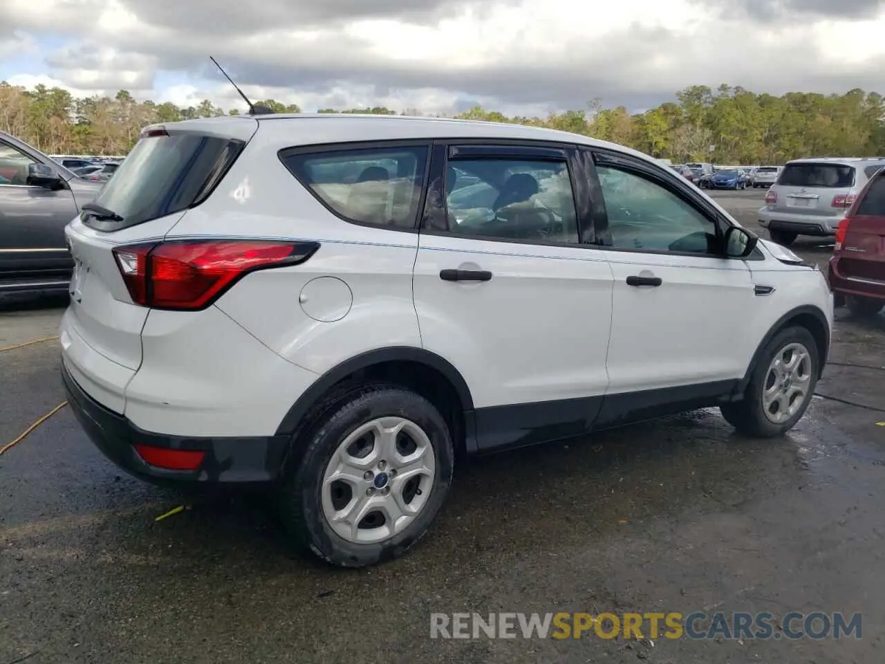 3 Photograph of a damaged car 1FMCU0F73KUB48110 FORD ESCAPE 2019
