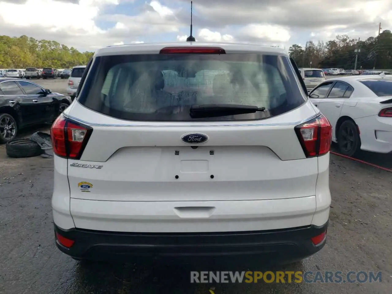 6 Photograph of a damaged car 1FMCU0F73KUB48110 FORD ESCAPE 2019