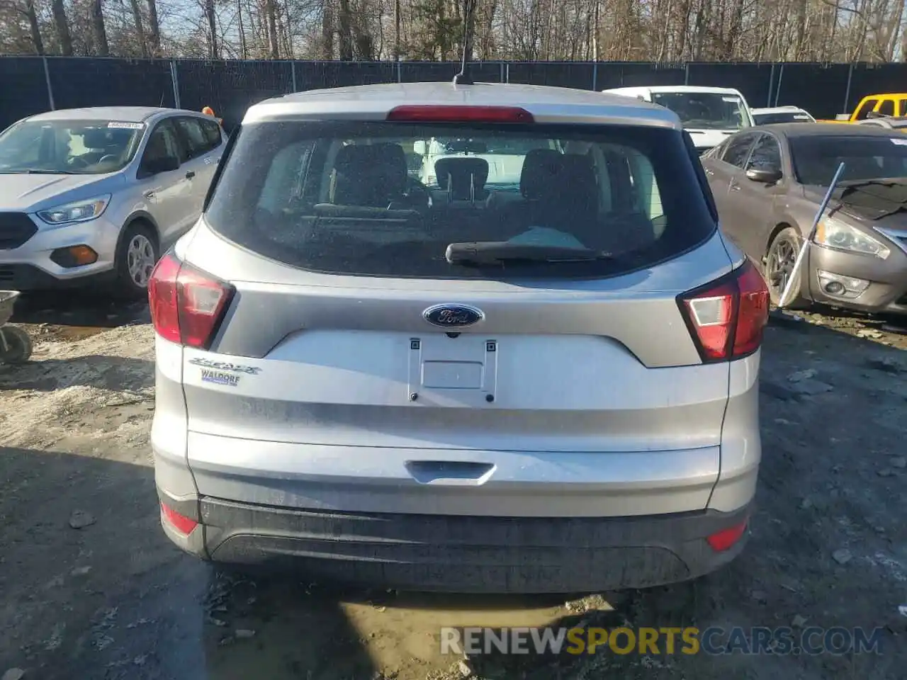 6 Photograph of a damaged car 1FMCU0F73KUB49239 FORD ESCAPE 2019