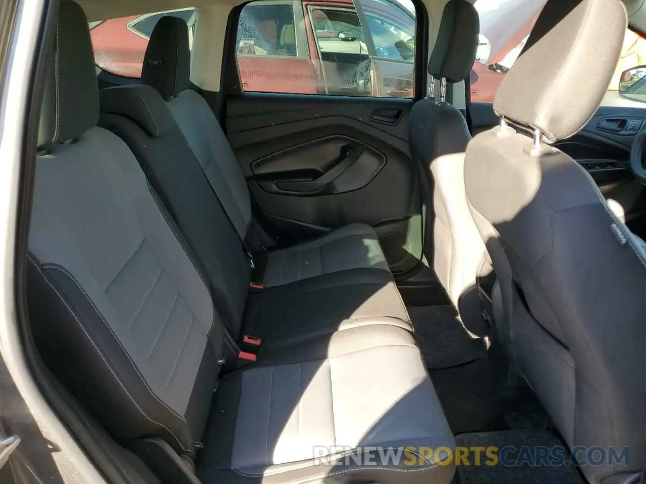 10 Photograph of a damaged car 1FMCU0F73KUB86632 FORD ESCAPE 2019