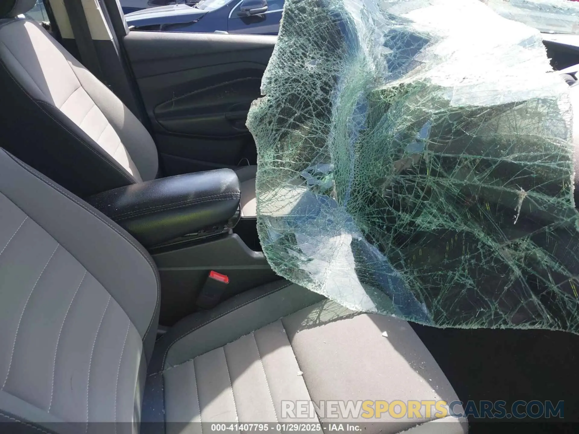 5 Photograph of a damaged car 1FMCU0F73KUC57358 FORD ESCAPE 2019