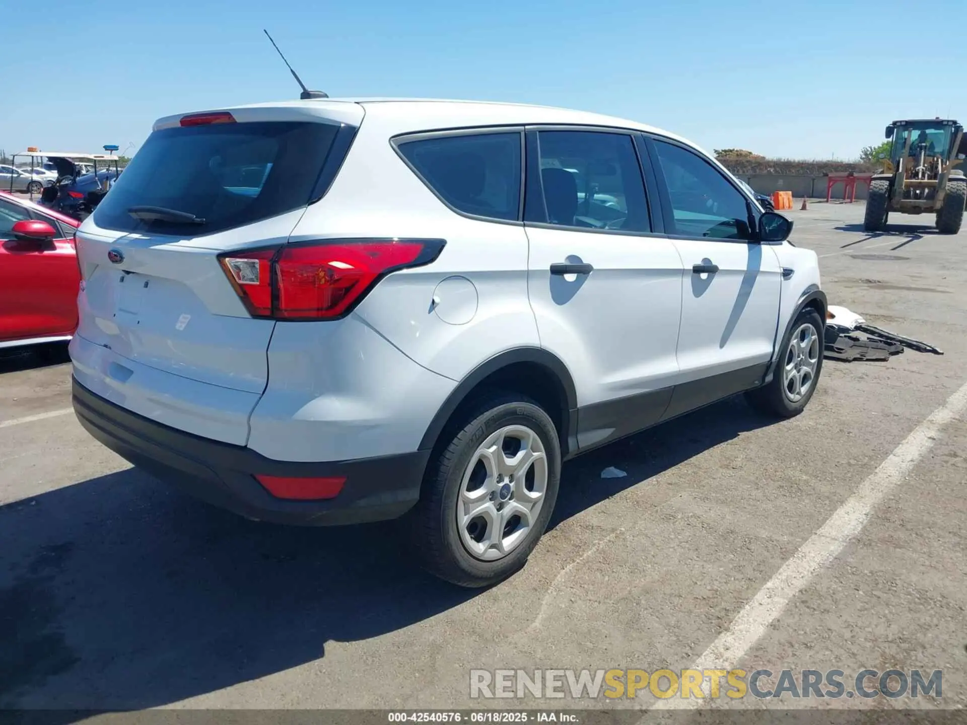 4 Photograph of a damaged car 1FMCU0F74KUB63022 FORD ESCAPE 2019