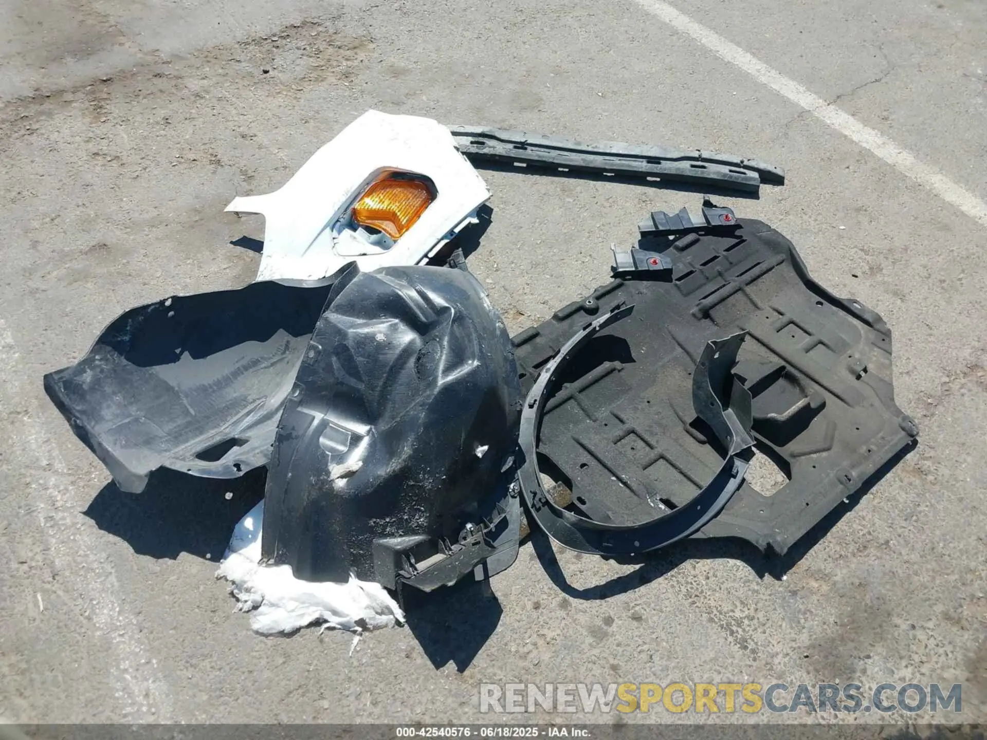 6 Photograph of a damaged car 1FMCU0F74KUB63022 FORD ESCAPE 2019