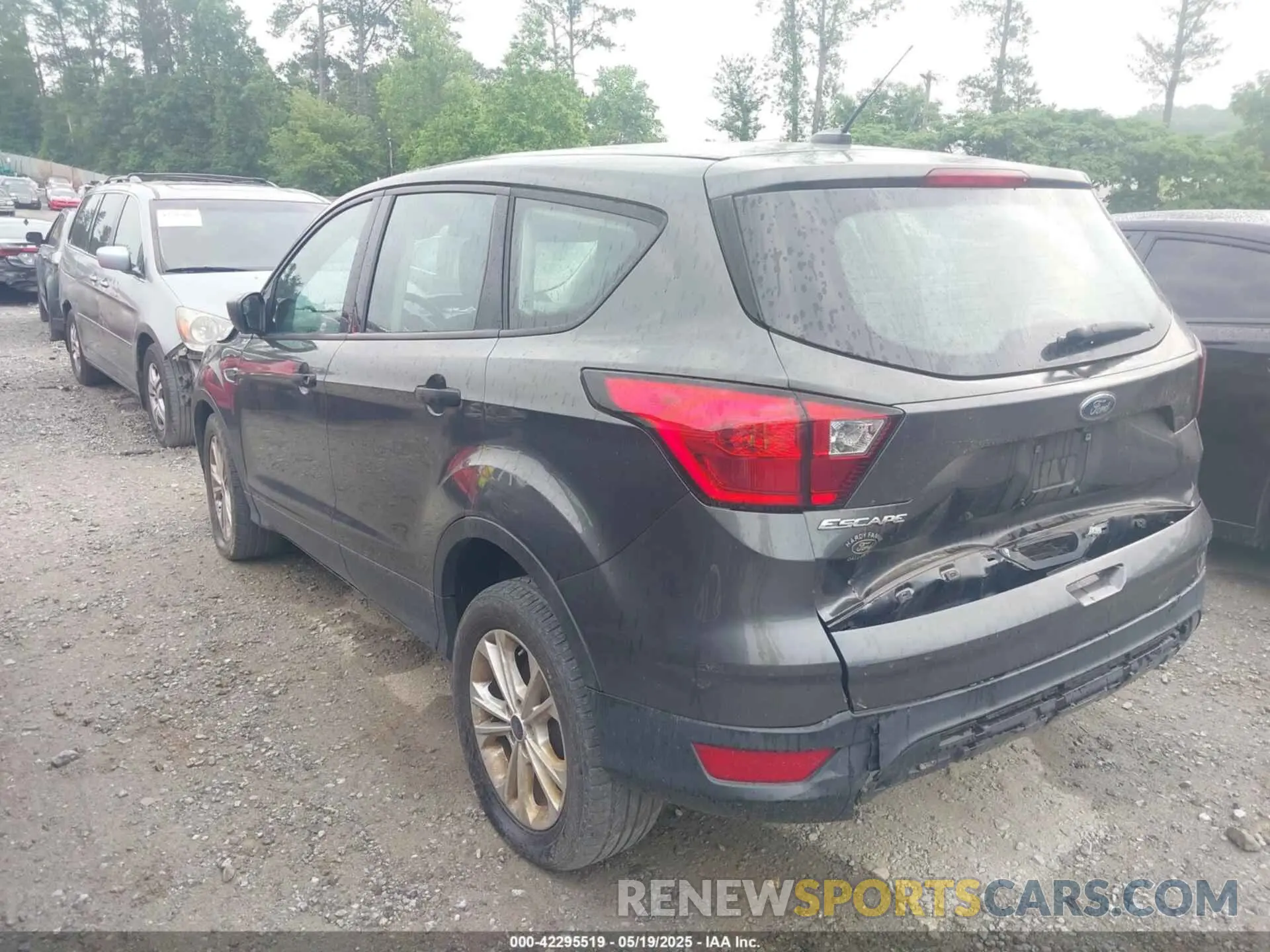 3 Photograph of a damaged car 1FMCU0F74KUC45249 FORD ESCAPE 2019