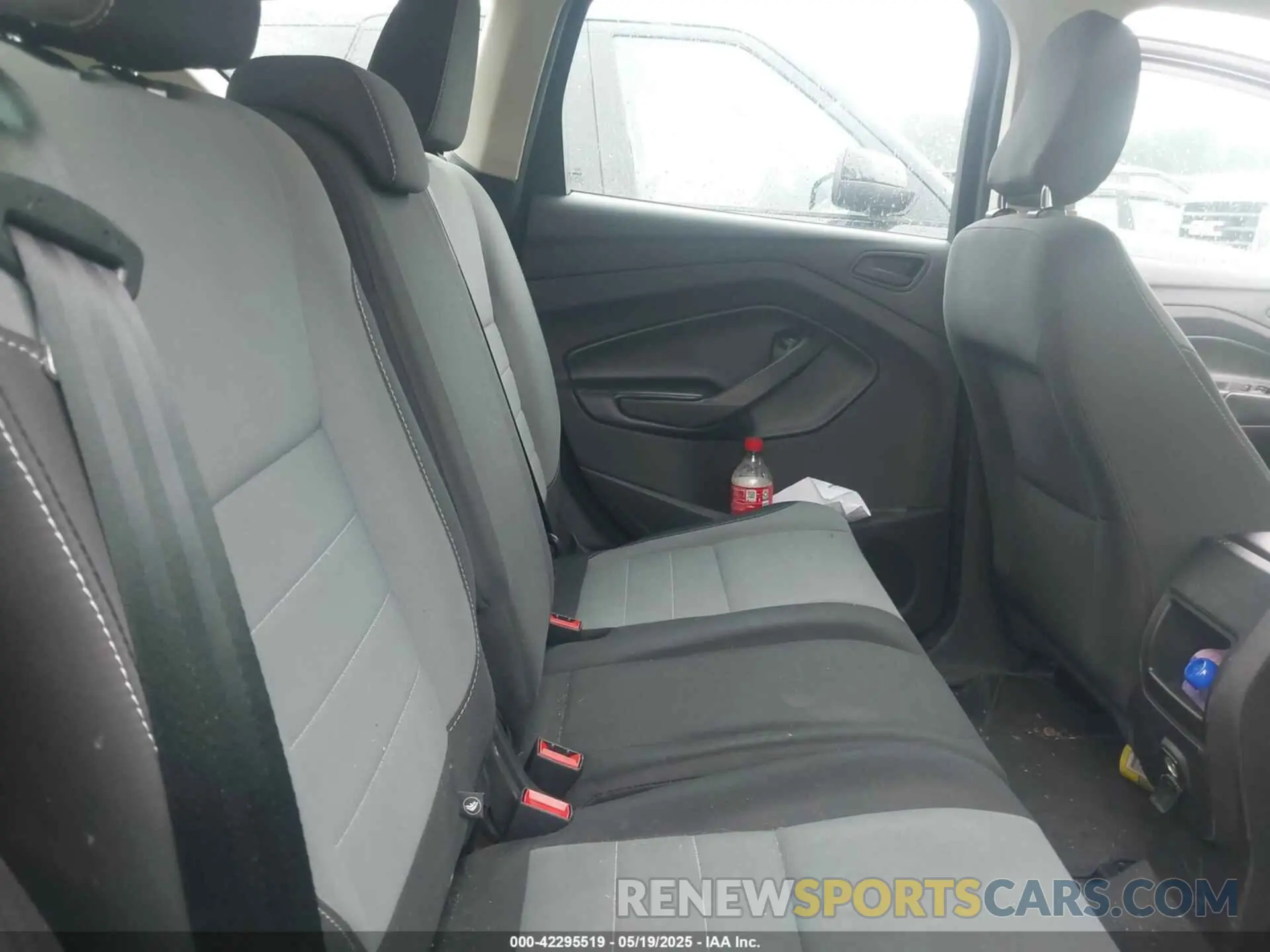 8 Photograph of a damaged car 1FMCU0F74KUC45249 FORD ESCAPE 2019