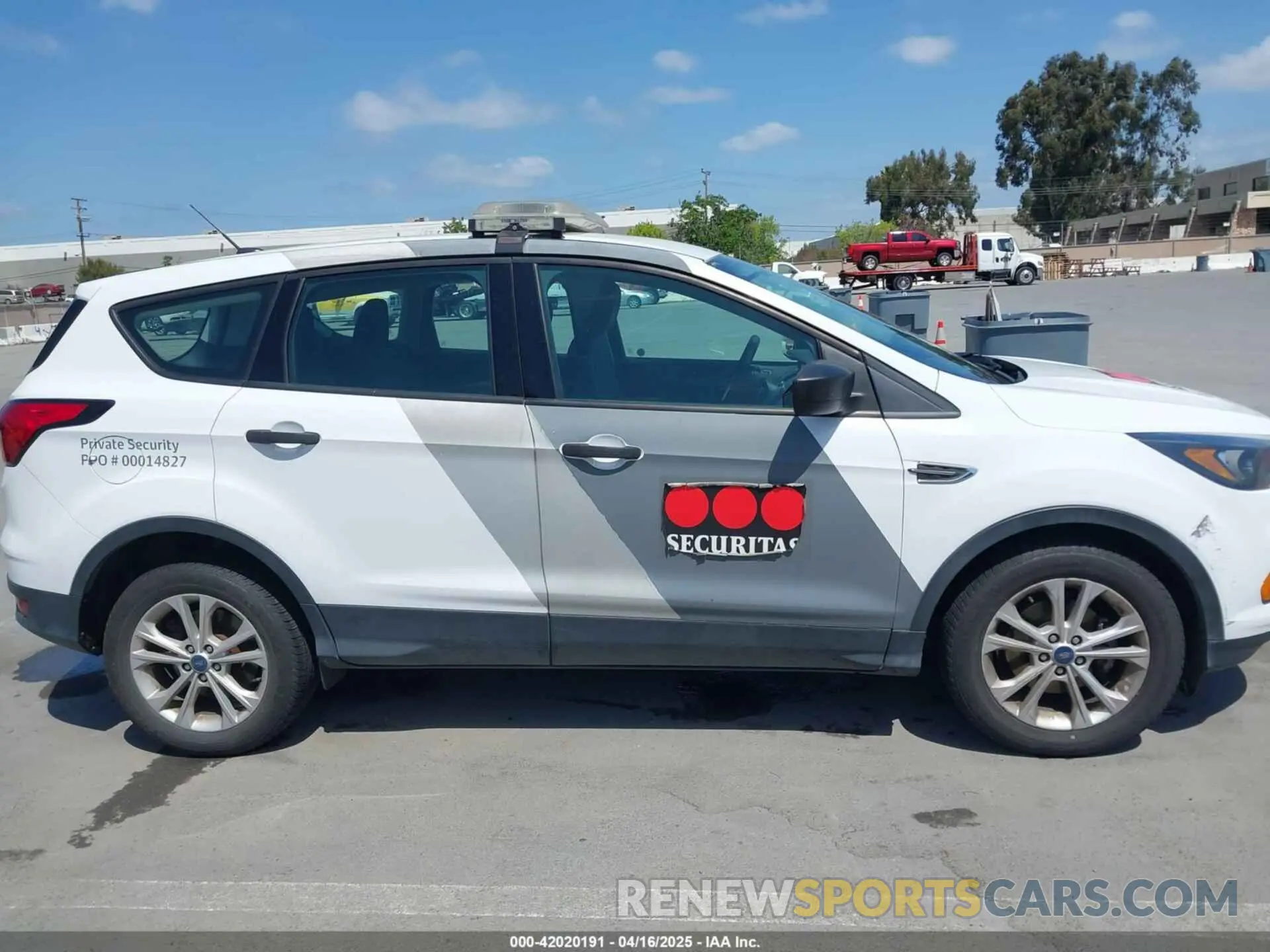 13 Photograph of a damaged car 1FMCU0F75KUA72308 FORD ESCAPE 2019