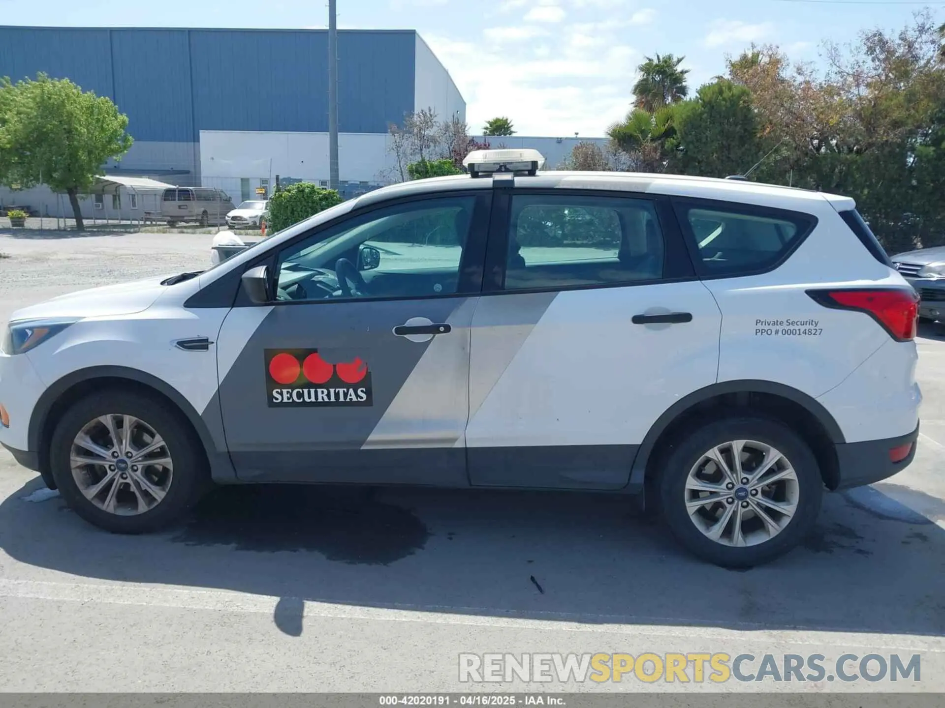 14 Photograph of a damaged car 1FMCU0F75KUA72308 FORD ESCAPE 2019