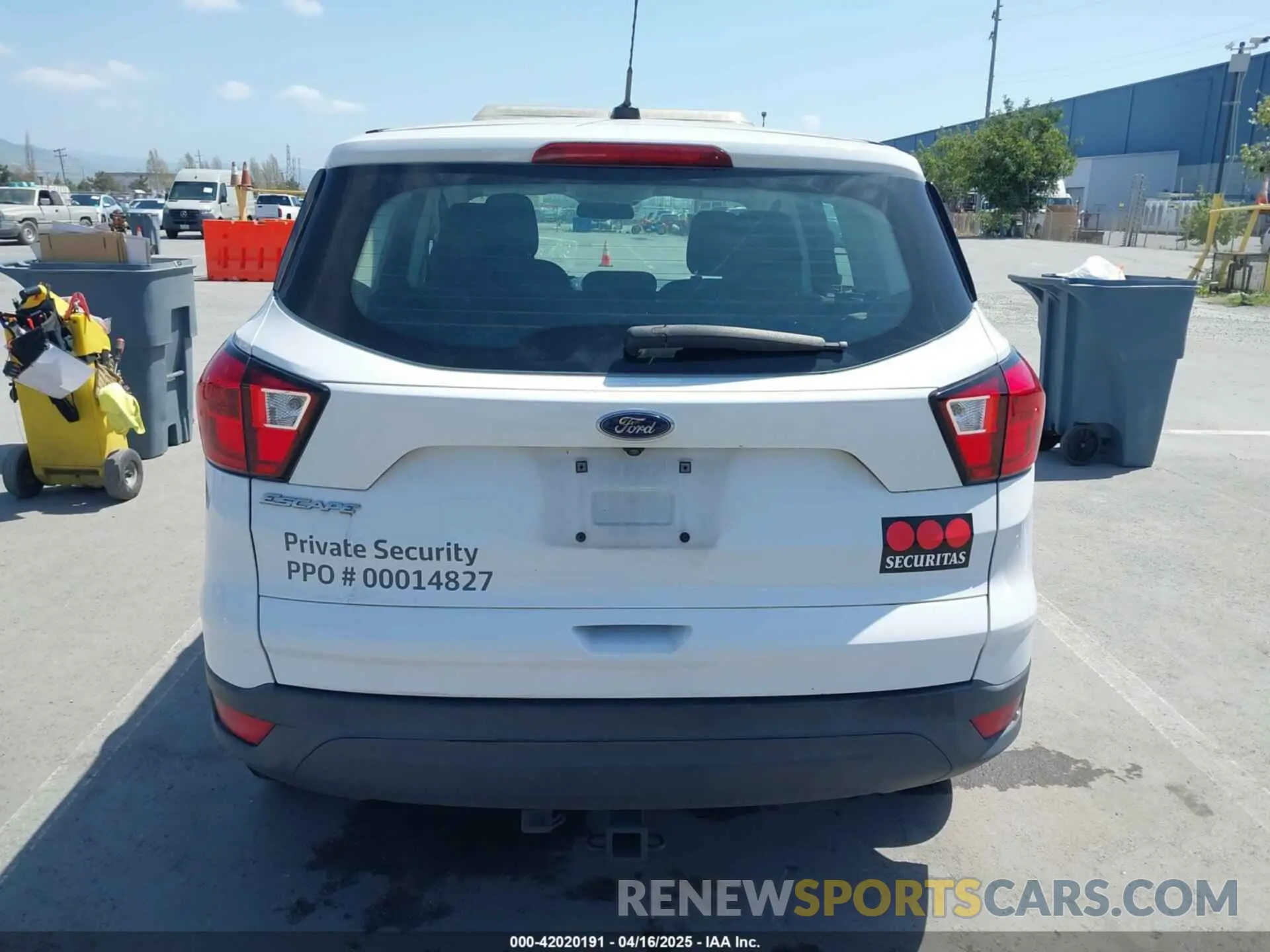 16 Photograph of a damaged car 1FMCU0F75KUA72308 FORD ESCAPE 2019