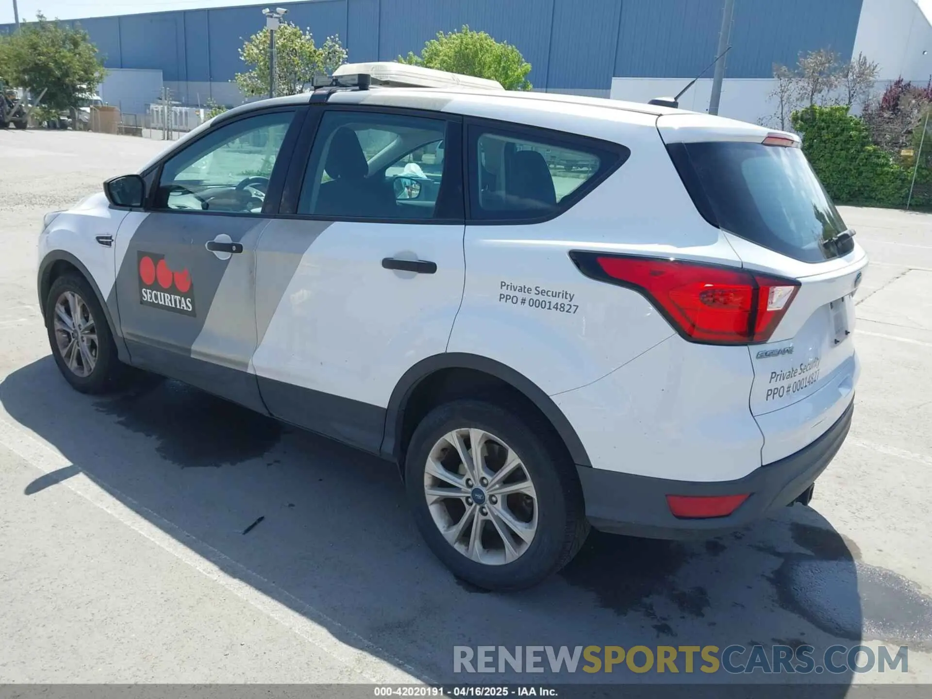 3 Photograph of a damaged car 1FMCU0F75KUA72308 FORD ESCAPE 2019