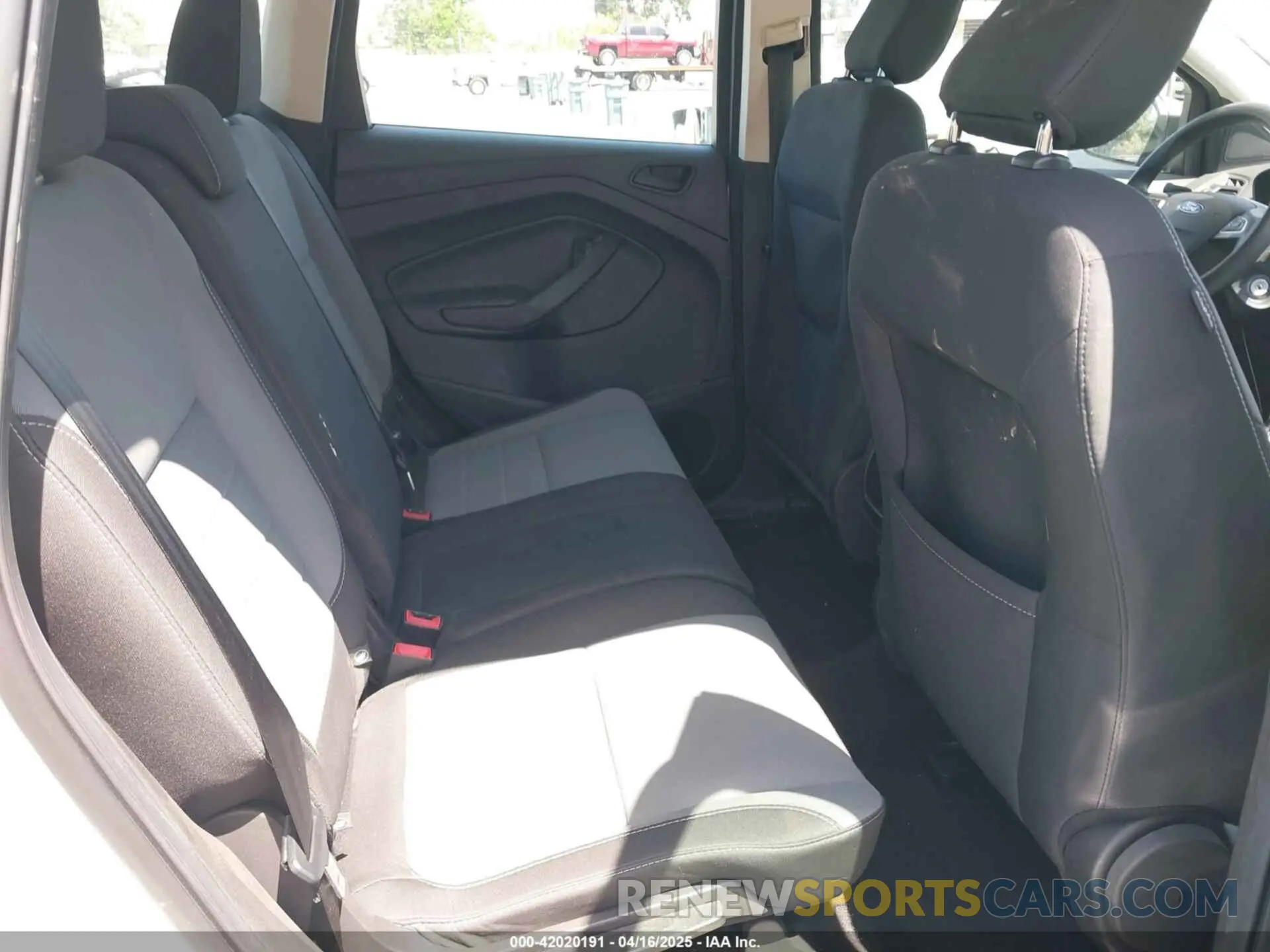 8 Photograph of a damaged car 1FMCU0F75KUA72308 FORD ESCAPE 2019