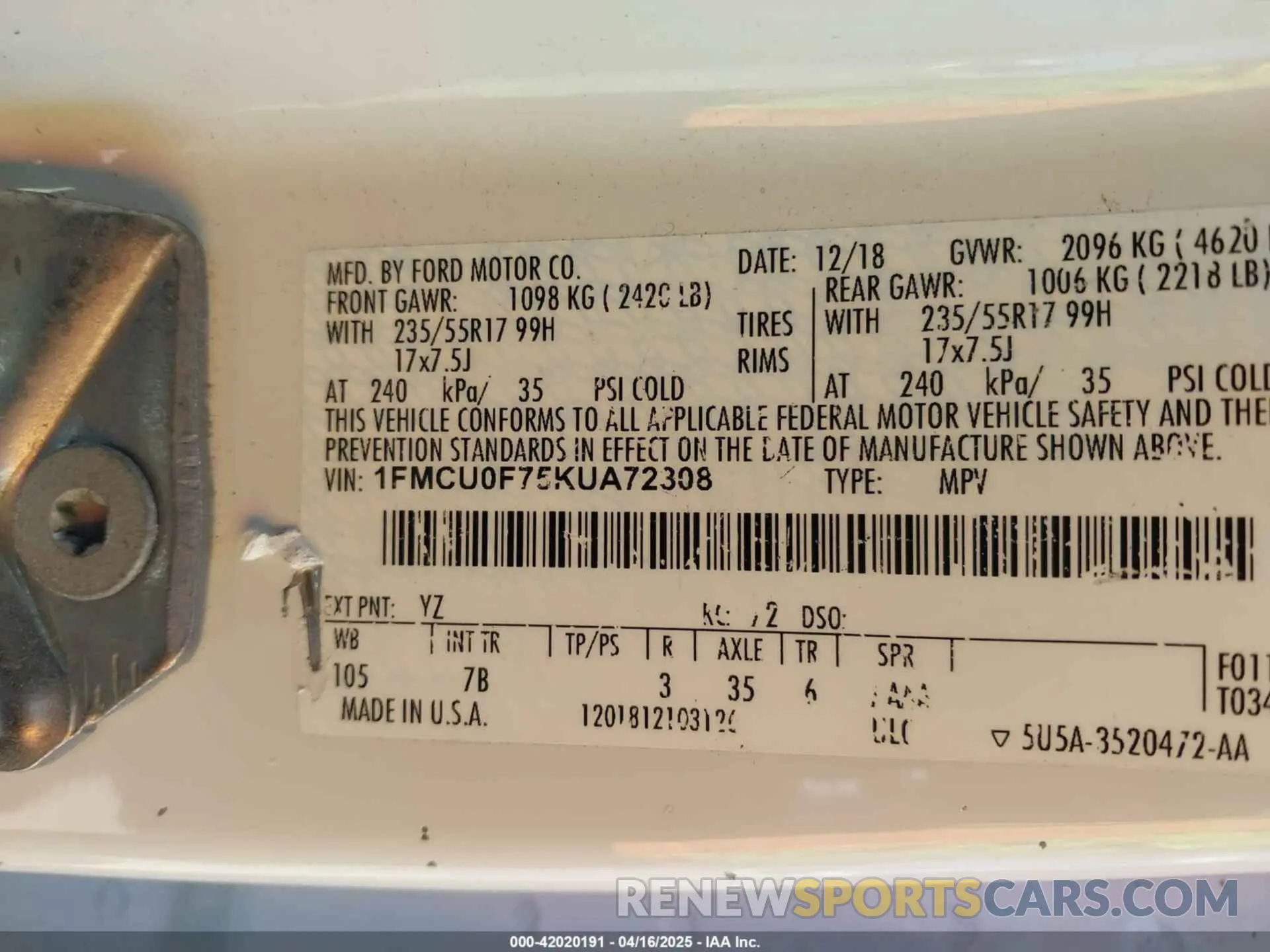 9 Photograph of a damaged car 1FMCU0F75KUA72308 FORD ESCAPE 2019