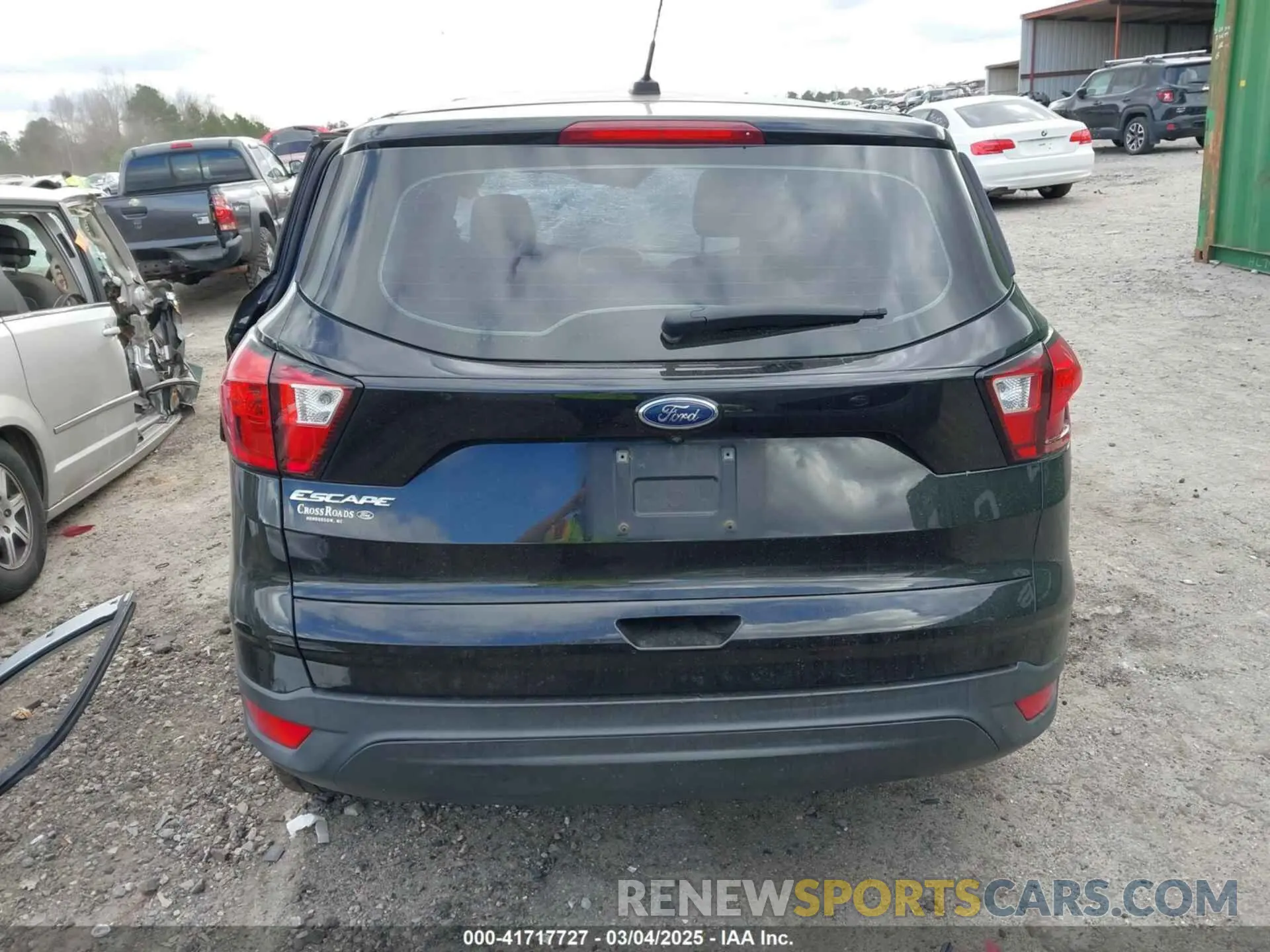 17 Photograph of a damaged car 1FMCU0F75KUB20308 FORD ESCAPE 2019