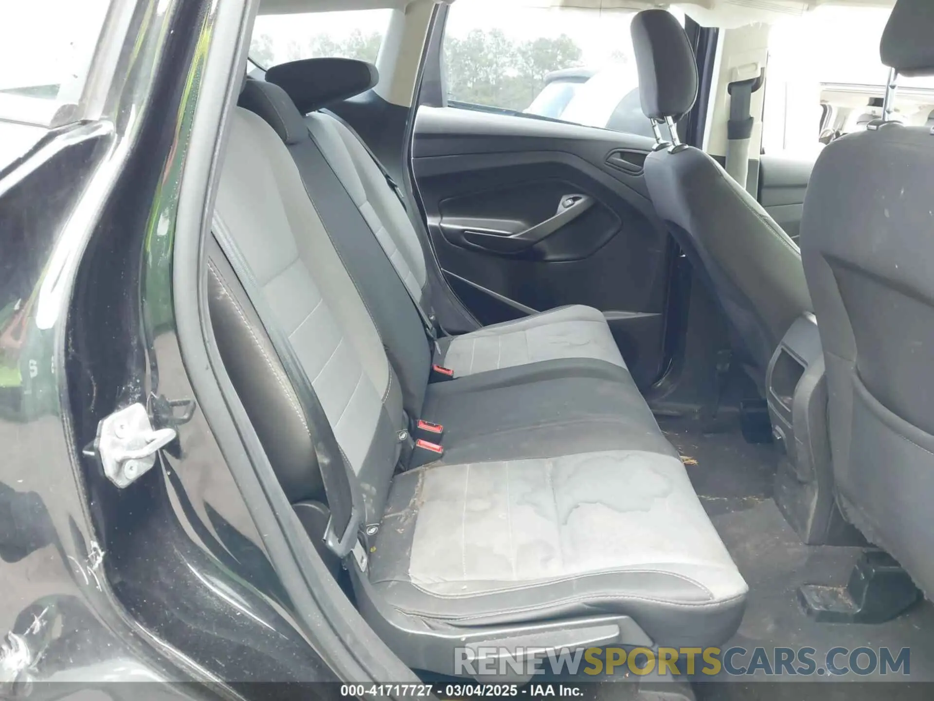 8 Photograph of a damaged car 1FMCU0F75KUB20308 FORD ESCAPE 2019