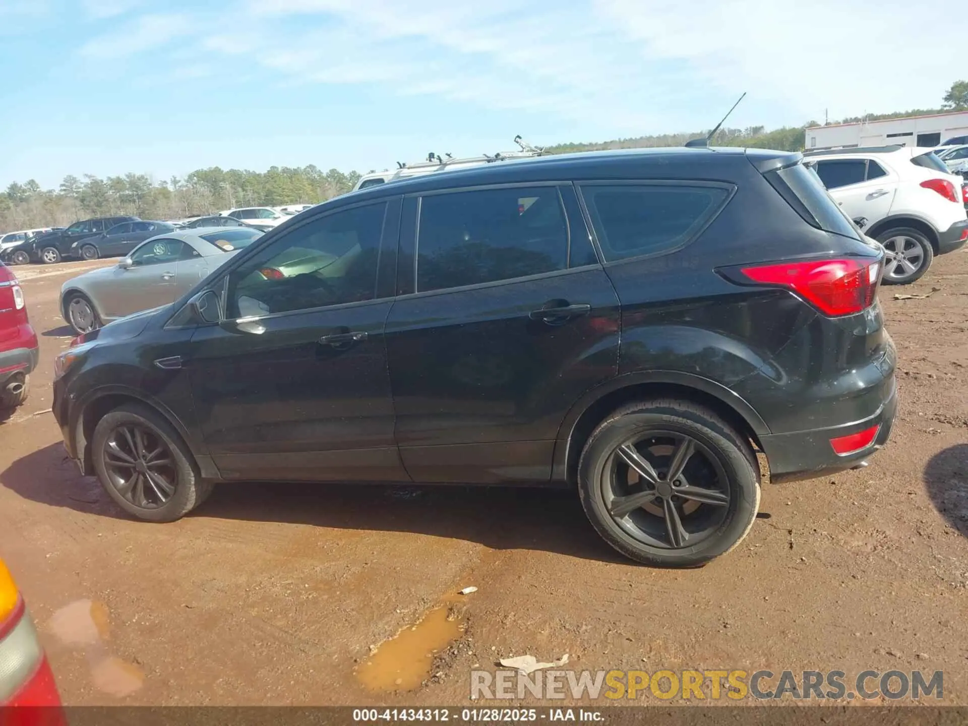 13 Photograph of a damaged car 1FMCU0F75KUB45662 FORD ESCAPE 2019