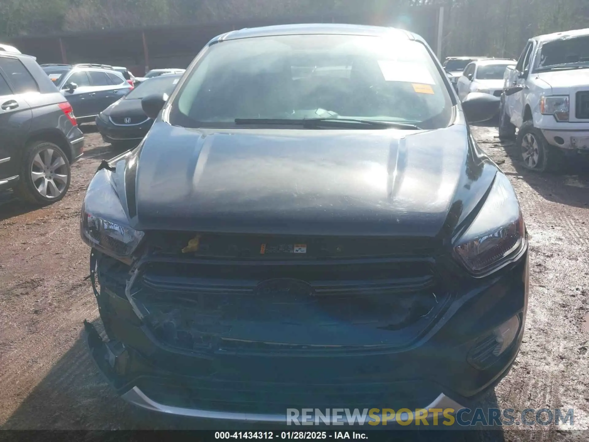 6 Photograph of a damaged car 1FMCU0F75KUB45662 FORD ESCAPE 2019