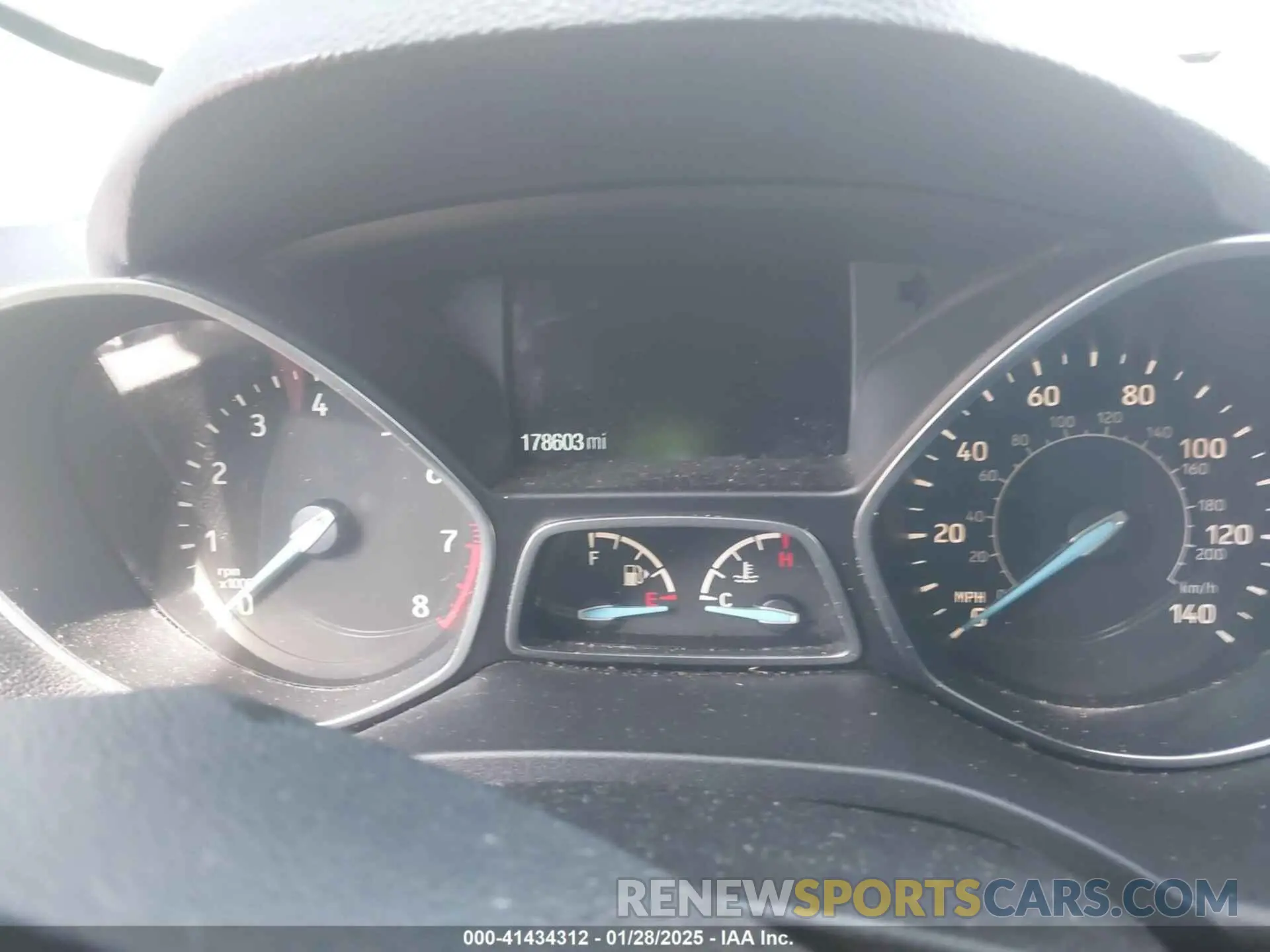 7 Photograph of a damaged car 1FMCU0F75KUB45662 FORD ESCAPE 2019