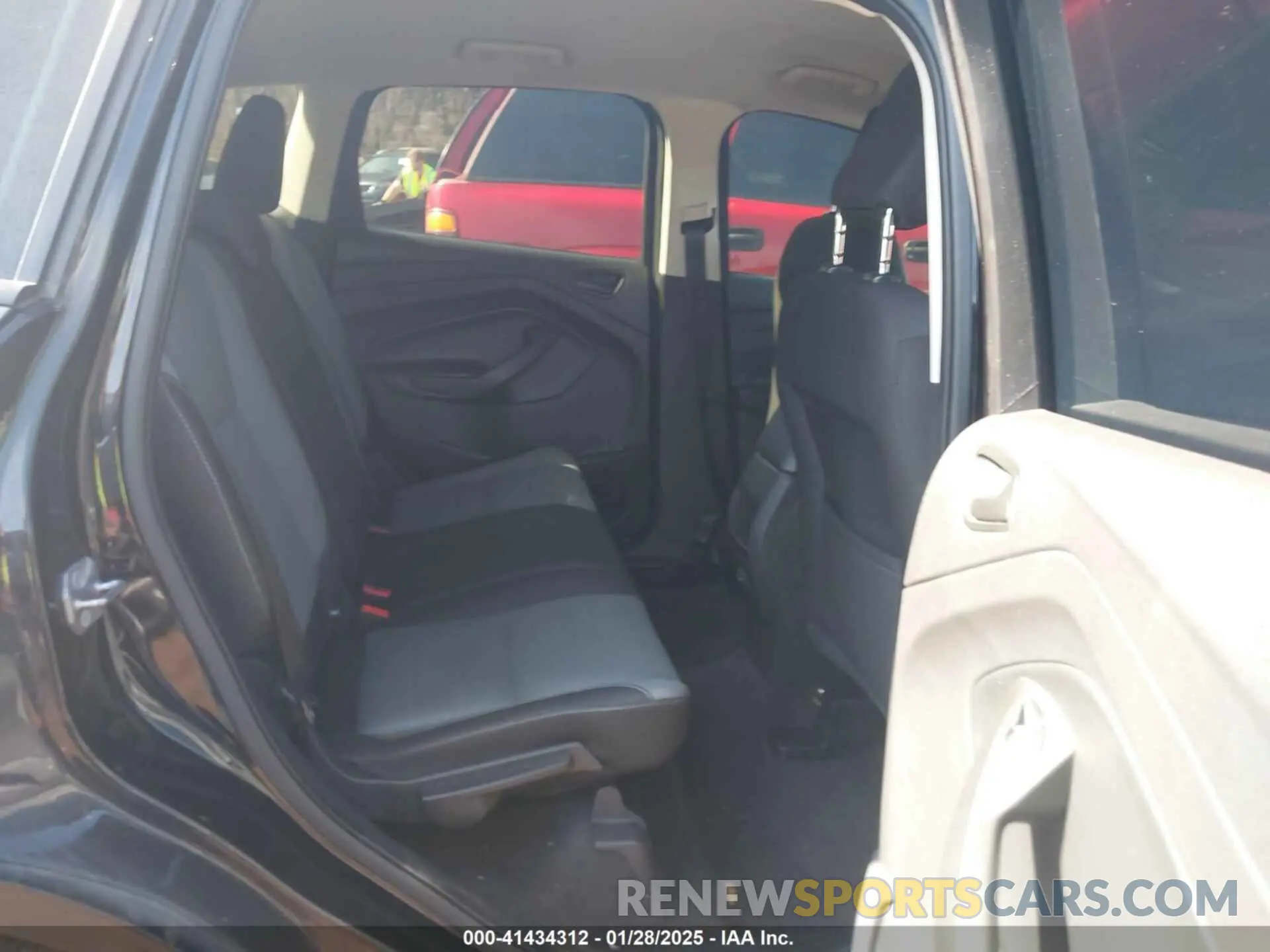 8 Photograph of a damaged car 1FMCU0F75KUB45662 FORD ESCAPE 2019