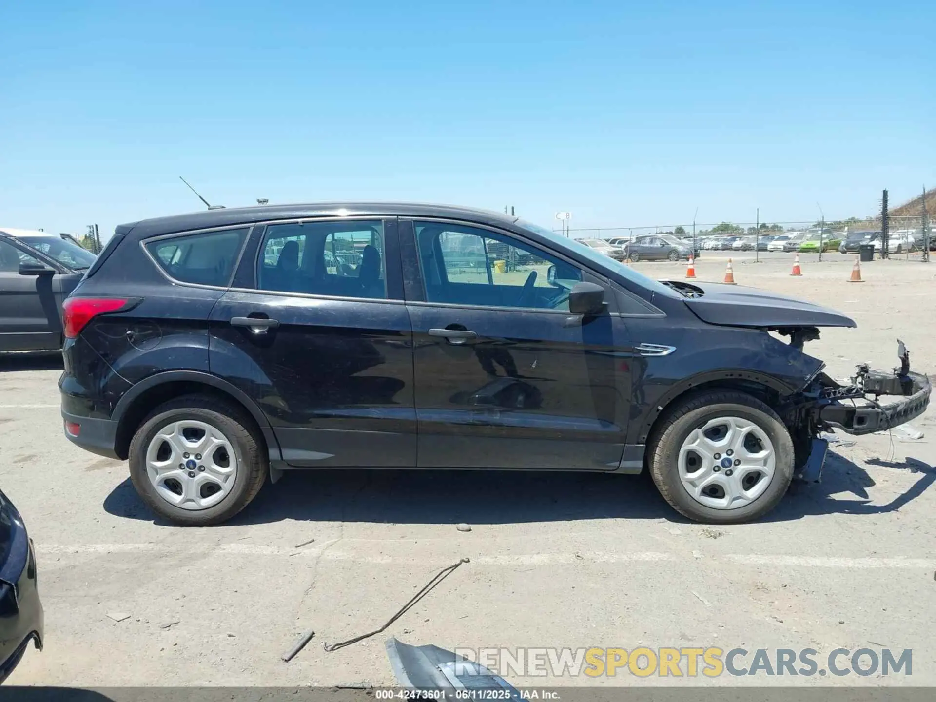 14 Photograph of a damaged car 1FMCU0F75KUB63627 FORD ESCAPE 2019