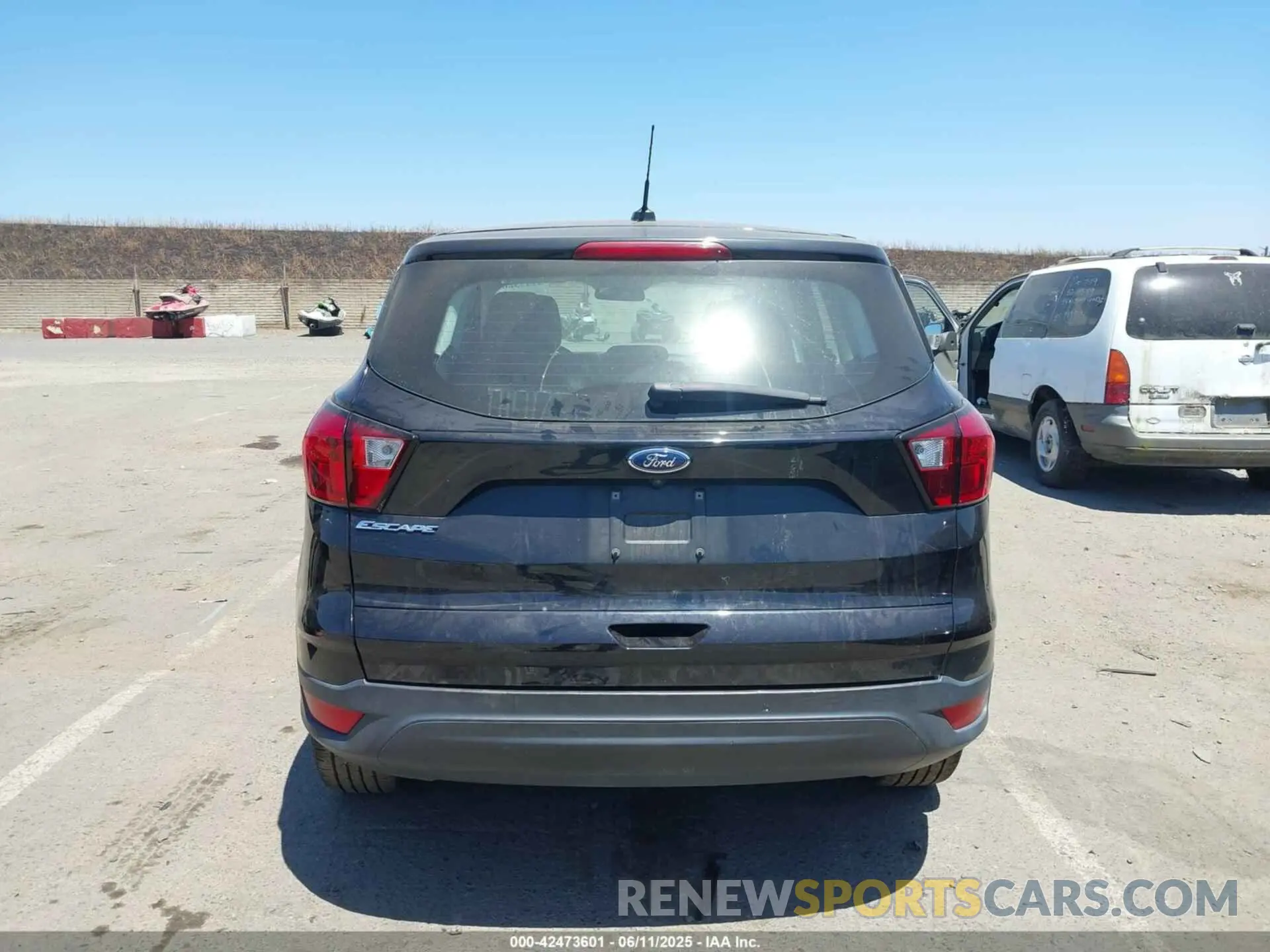 17 Photograph of a damaged car 1FMCU0F75KUB63627 FORD ESCAPE 2019