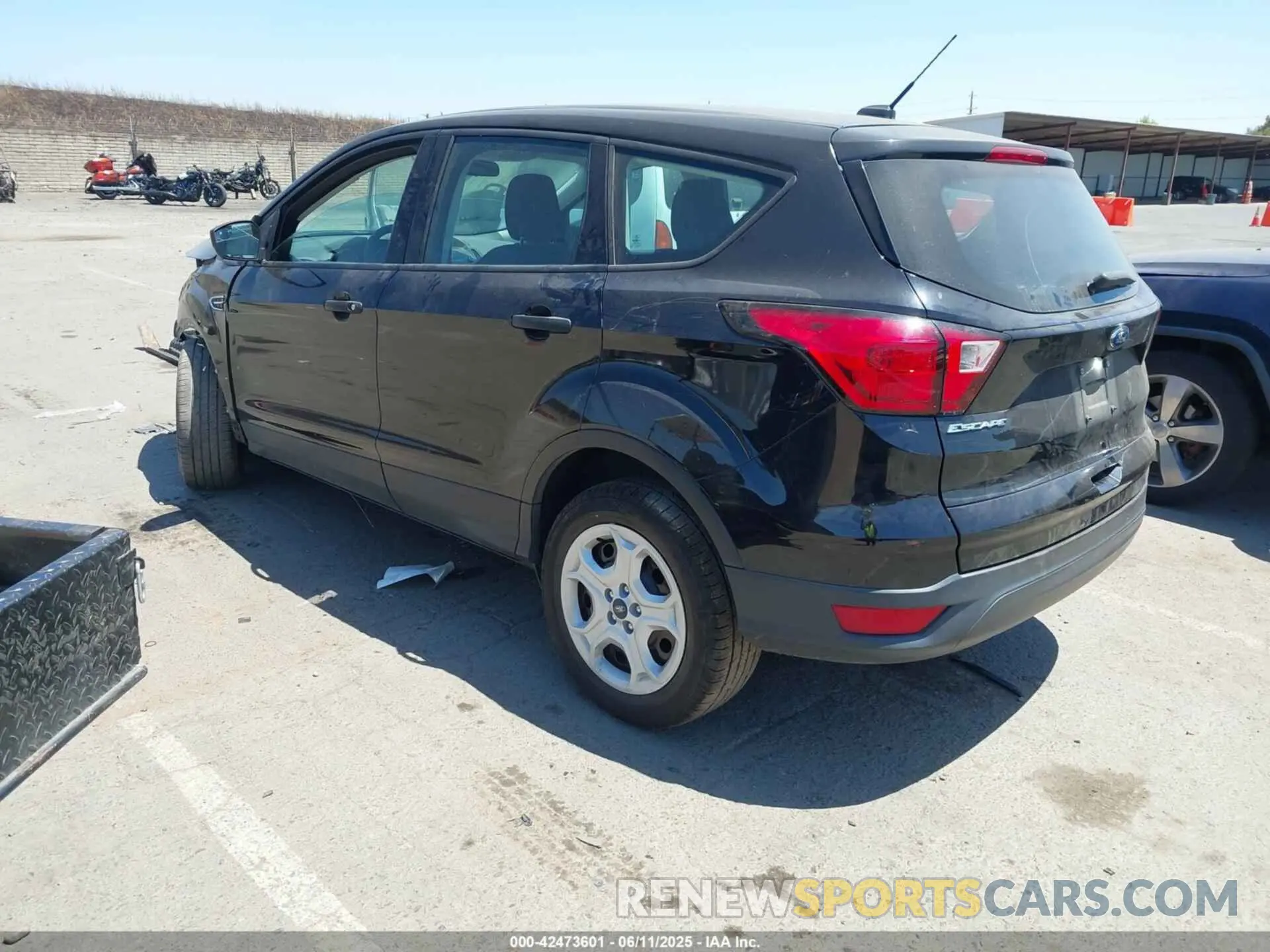 3 Photograph of a damaged car 1FMCU0F75KUB63627 FORD ESCAPE 2019