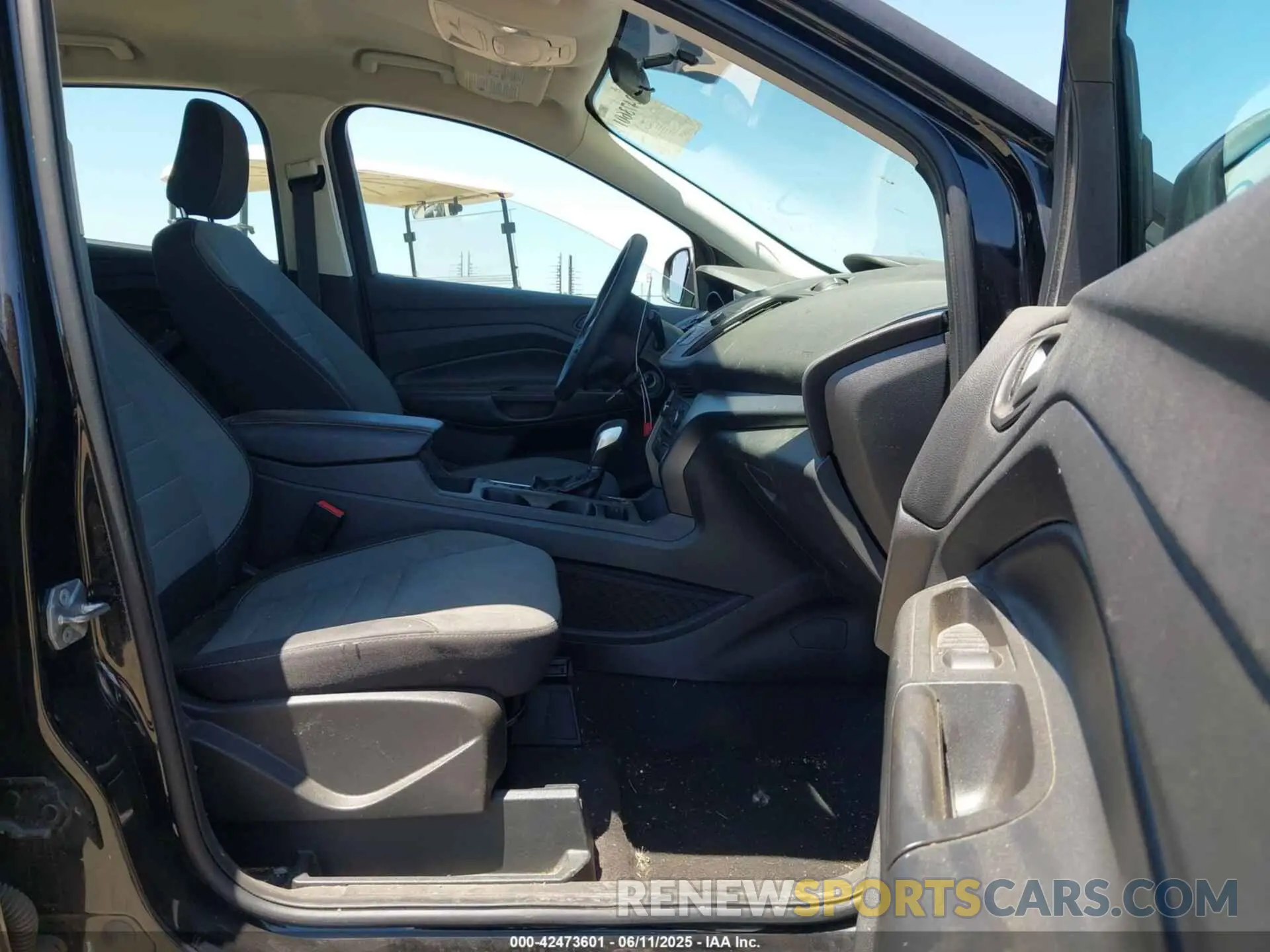 5 Photograph of a damaged car 1FMCU0F75KUB63627 FORD ESCAPE 2019