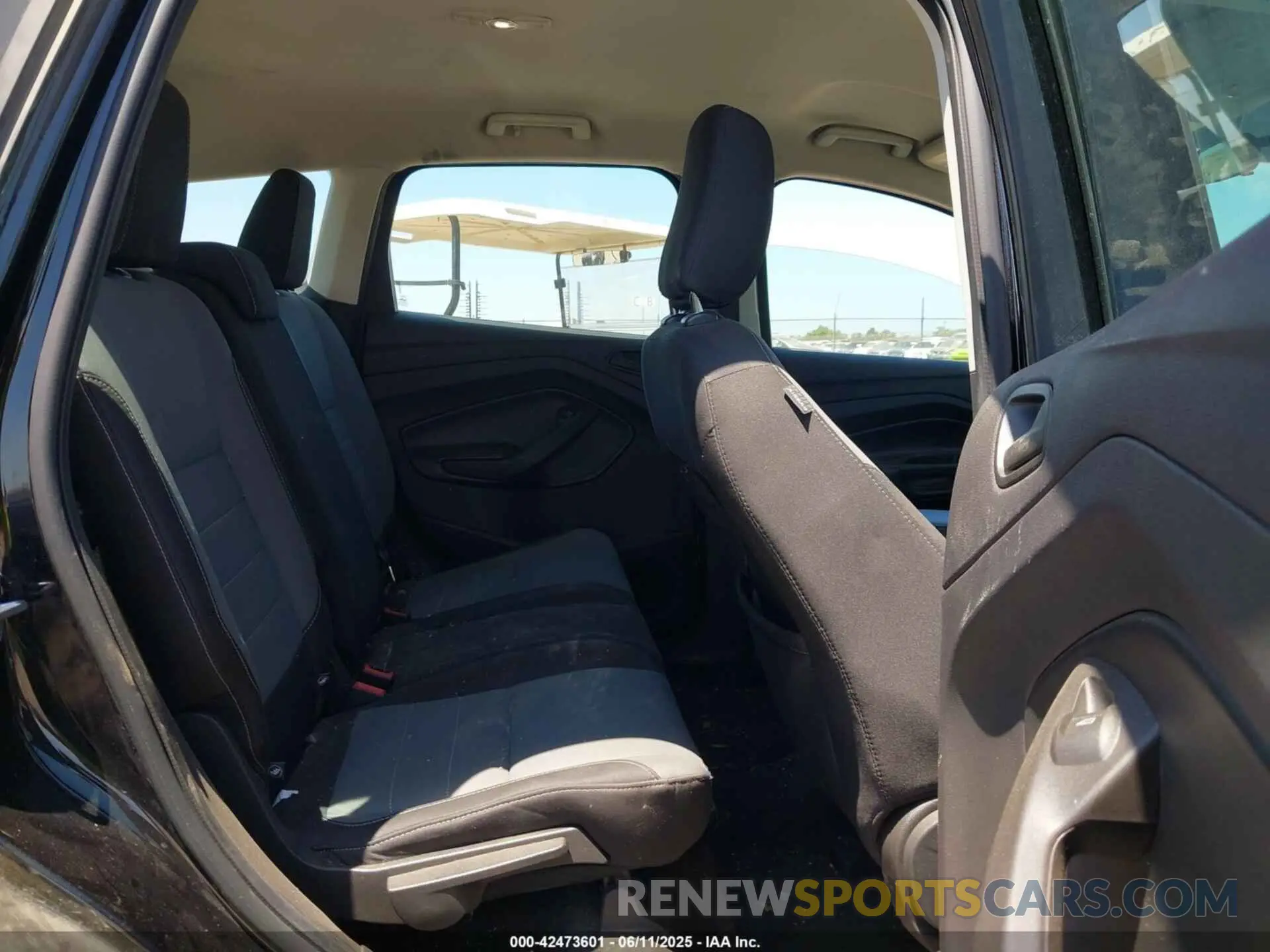 8 Photograph of a damaged car 1FMCU0F75KUB63627 FORD ESCAPE 2019