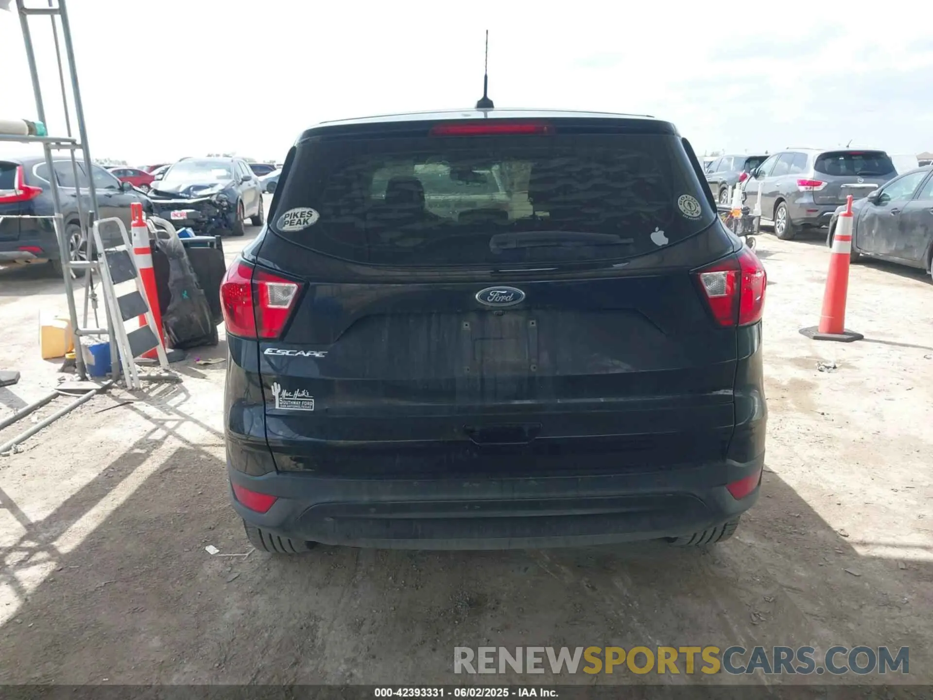 17 Photograph of a damaged car 1FMCU0F75KUB77866 FORD ESCAPE 2019