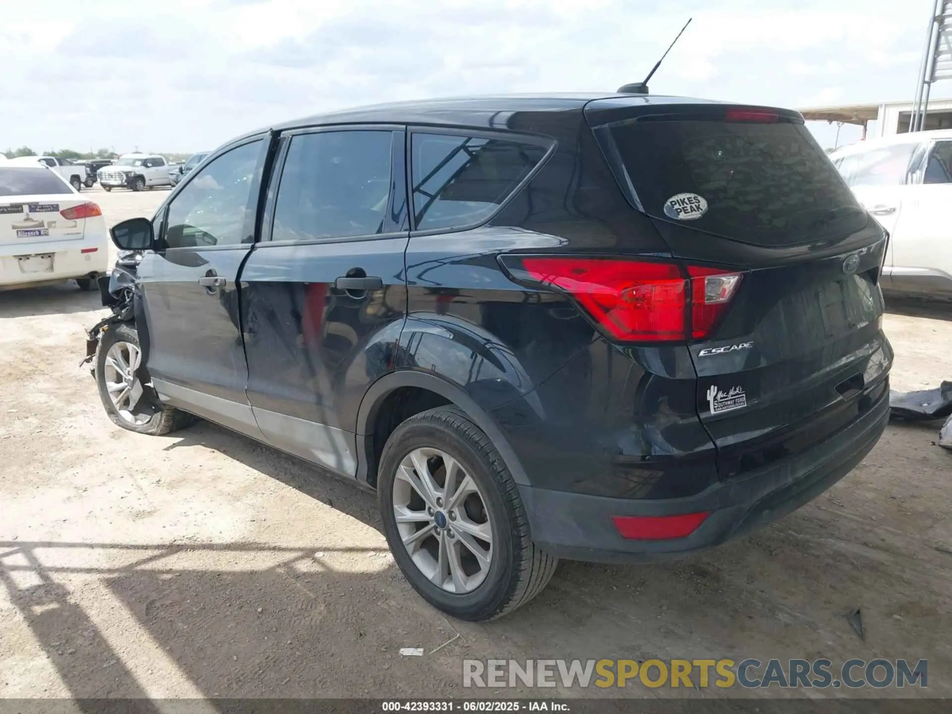 3 Photograph of a damaged car 1FMCU0F75KUB77866 FORD ESCAPE 2019