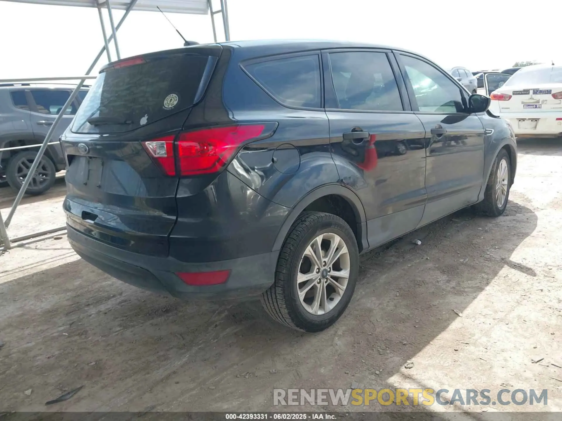 4 Photograph of a damaged car 1FMCU0F75KUB77866 FORD ESCAPE 2019