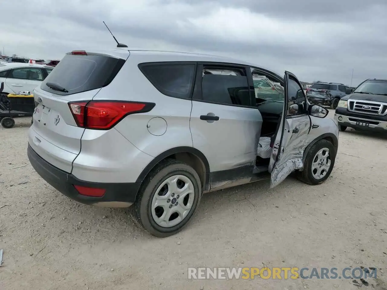 3 Photograph of a damaged car 1FMCU0F75KUC02555 FORD ESCAPE 2019