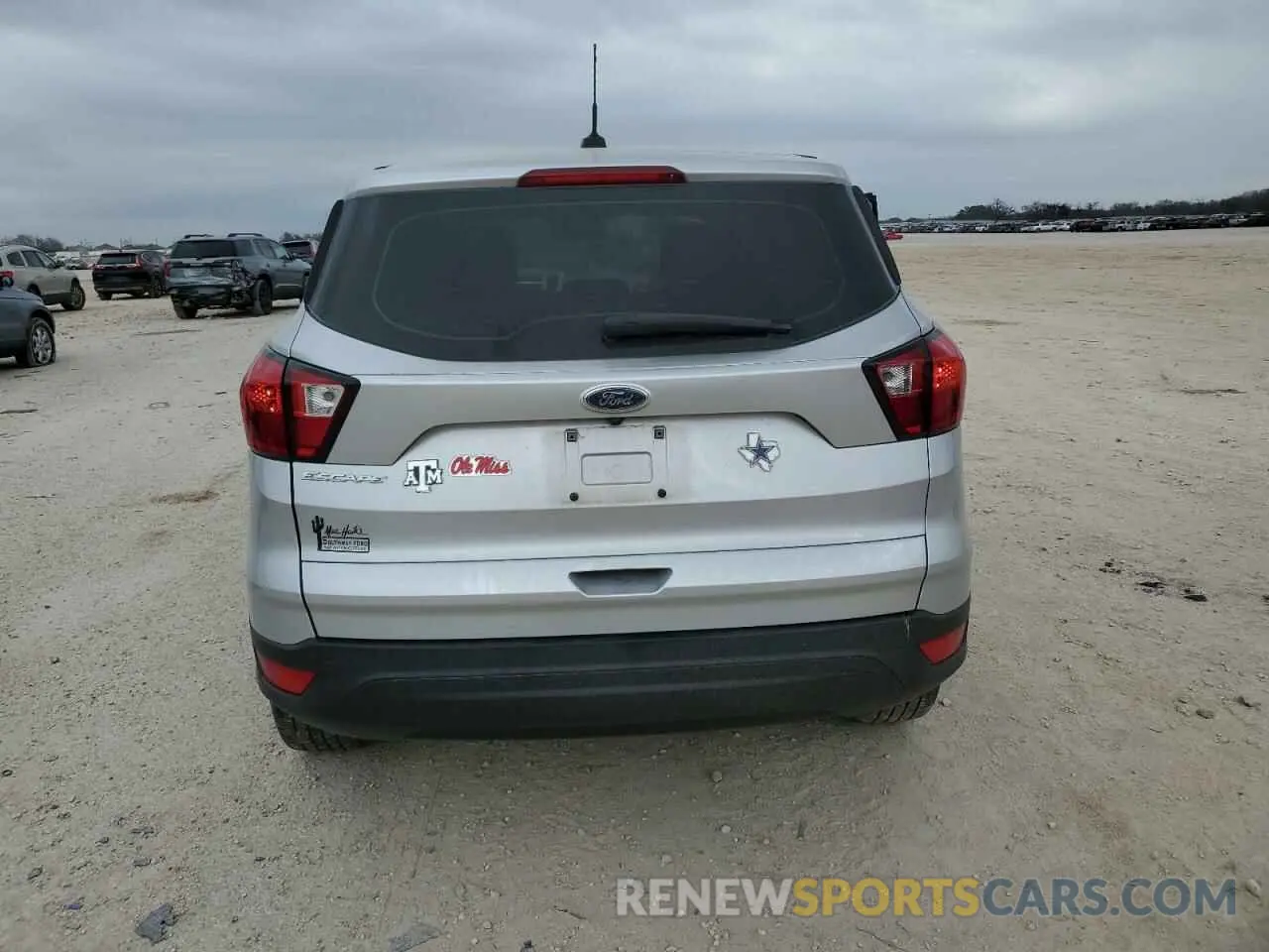 6 Photograph of a damaged car 1FMCU0F75KUC02555 FORD ESCAPE 2019