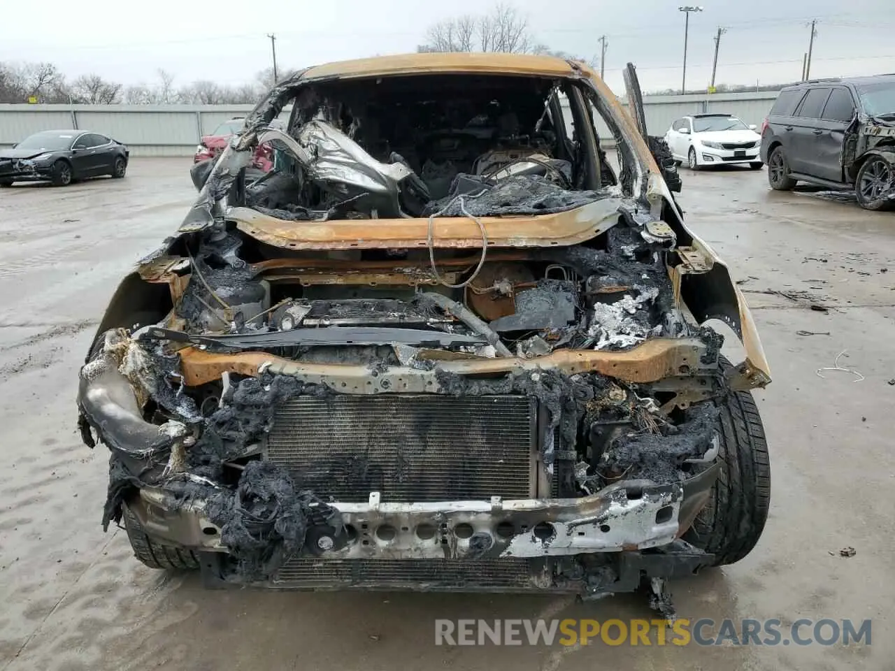5 Photograph of a damaged car 1FMCU0F76KUA99601 FORD ESCAPE 2019