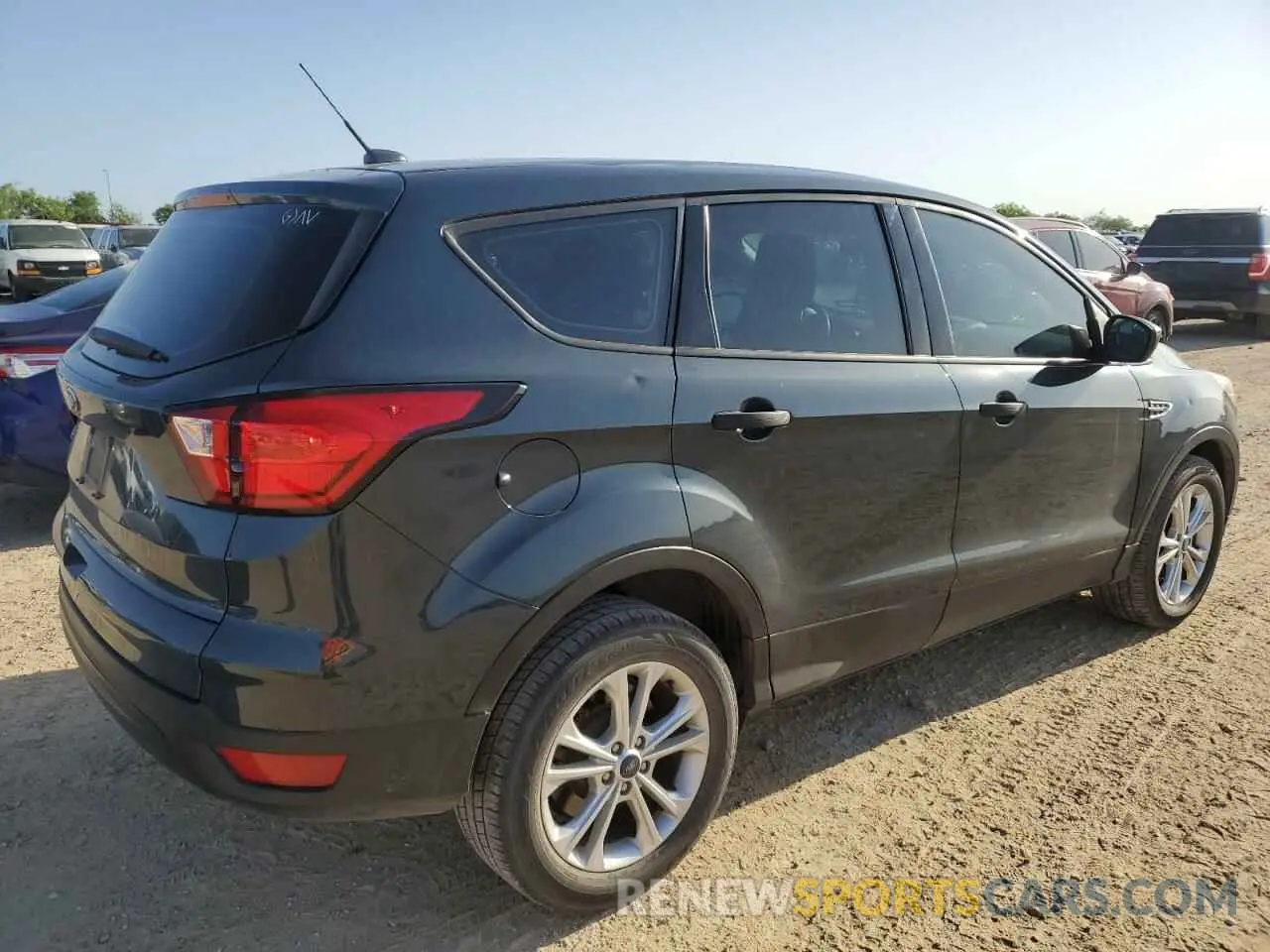 3 Photograph of a damaged car 1FMCU0F76KUB00424 FORD ESCAPE 2019