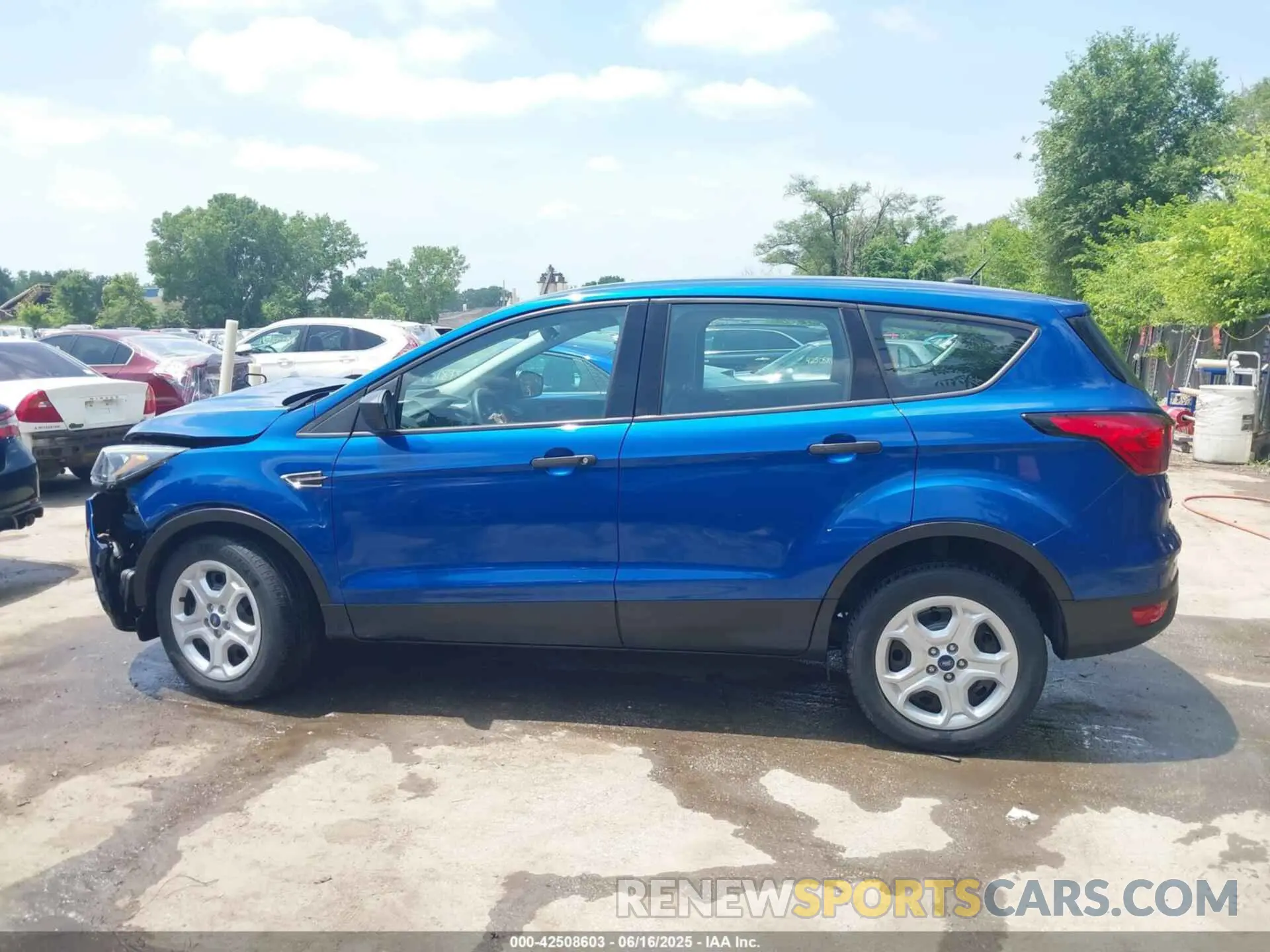 15 Photograph of a damaged car 1FMCU0F76KUB60154 FORD ESCAPE 2019