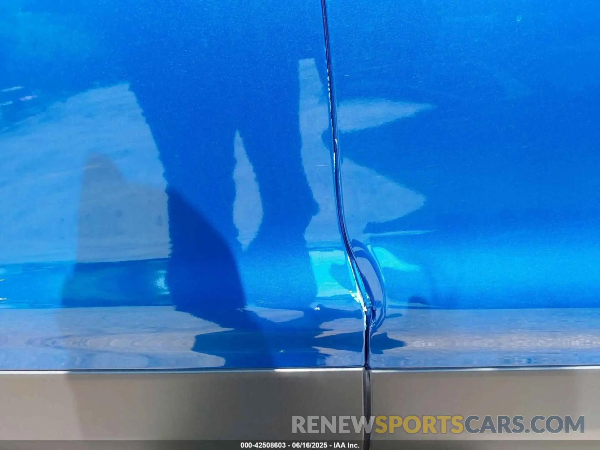 18 Photograph of a damaged car 1FMCU0F76KUB60154 FORD ESCAPE 2019