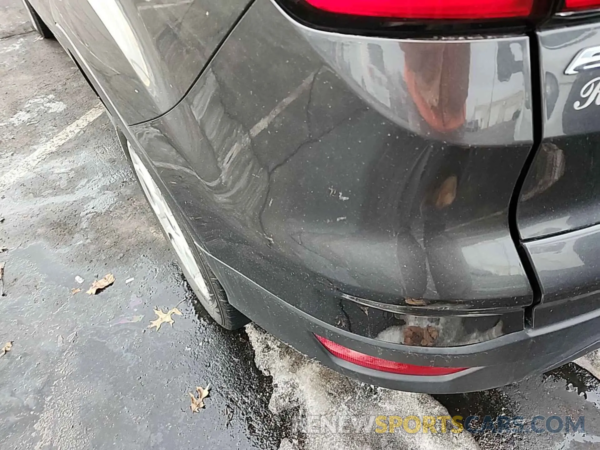 4 Photograph of a damaged car 1FMCU0F76KUB78346 FORD ESCAPE 2019