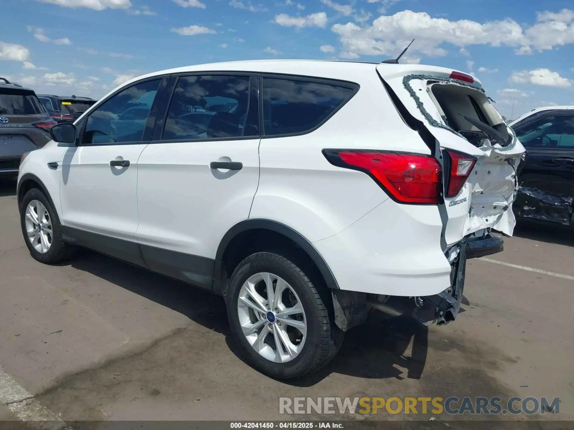 3 Photograph of a damaged car 1FMCU0F76KUC27951 FORD ESCAPE 2019
