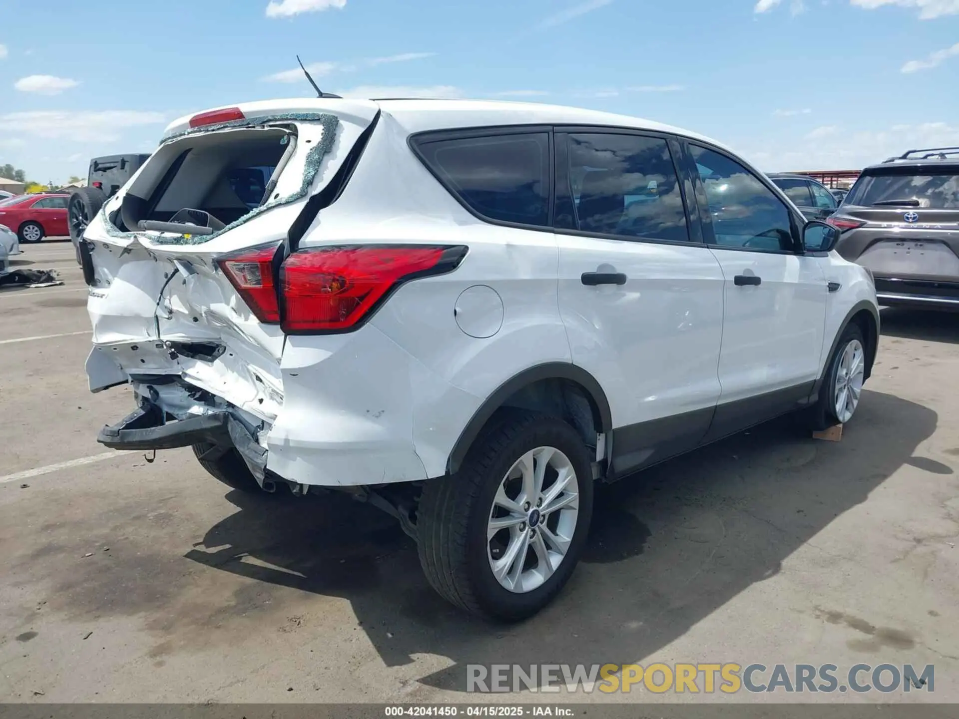 4 Photograph of a damaged car 1FMCU0F76KUC27951 FORD ESCAPE 2019