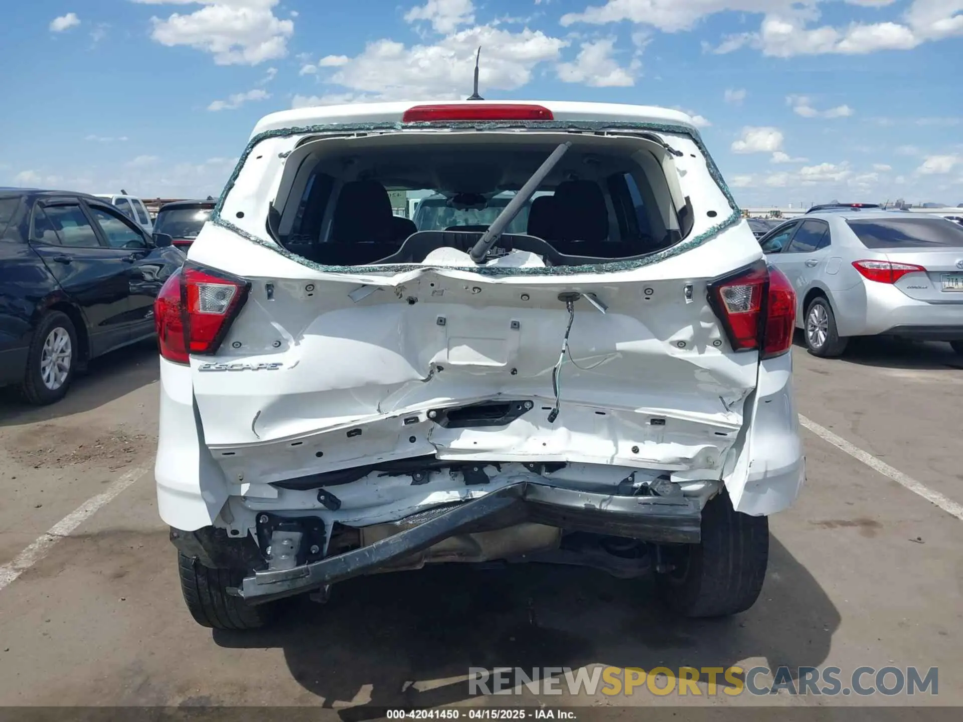 6 Photograph of a damaged car 1FMCU0F76KUC27951 FORD ESCAPE 2019