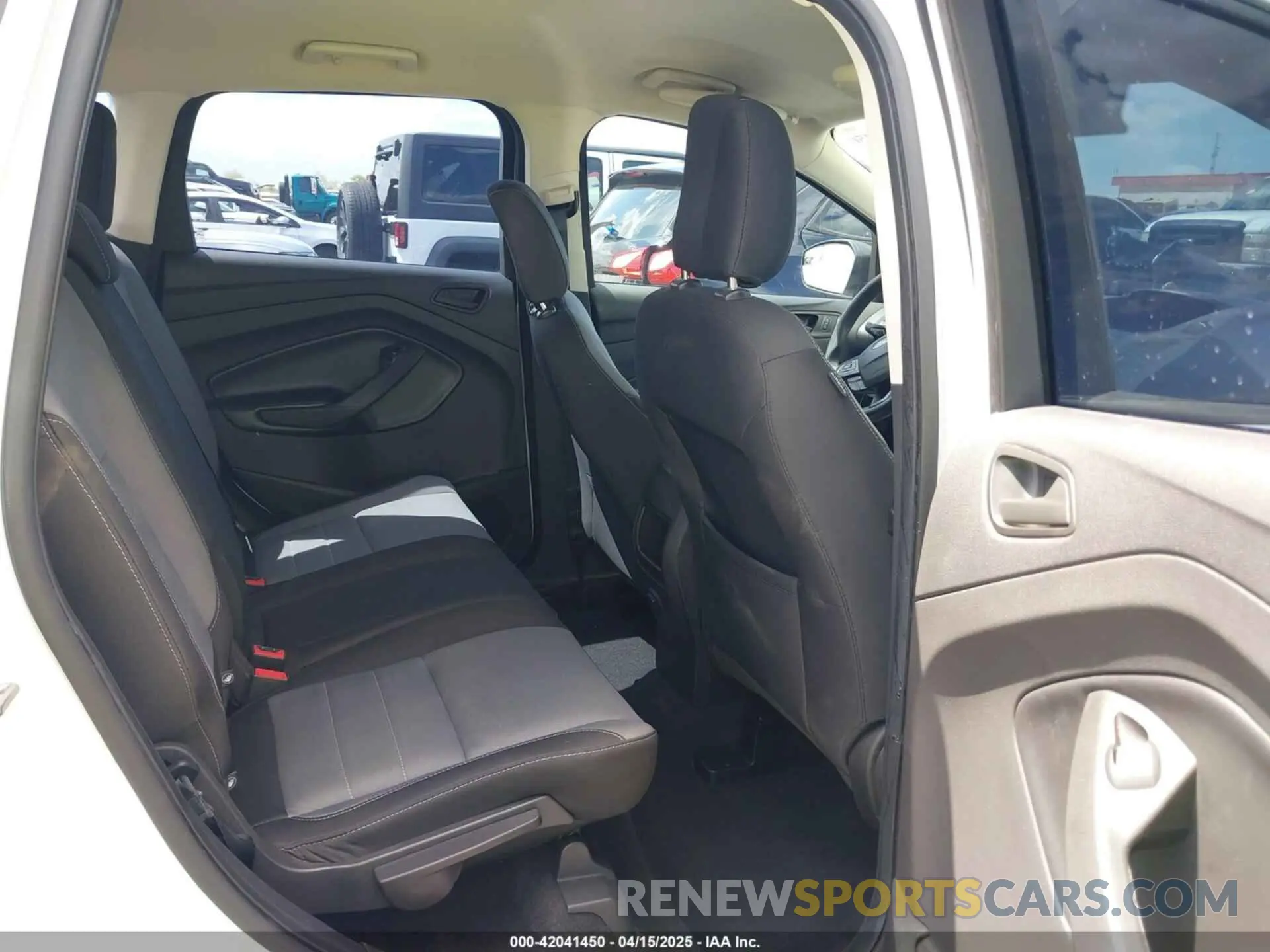 8 Photograph of a damaged car 1FMCU0F76KUC27951 FORD ESCAPE 2019