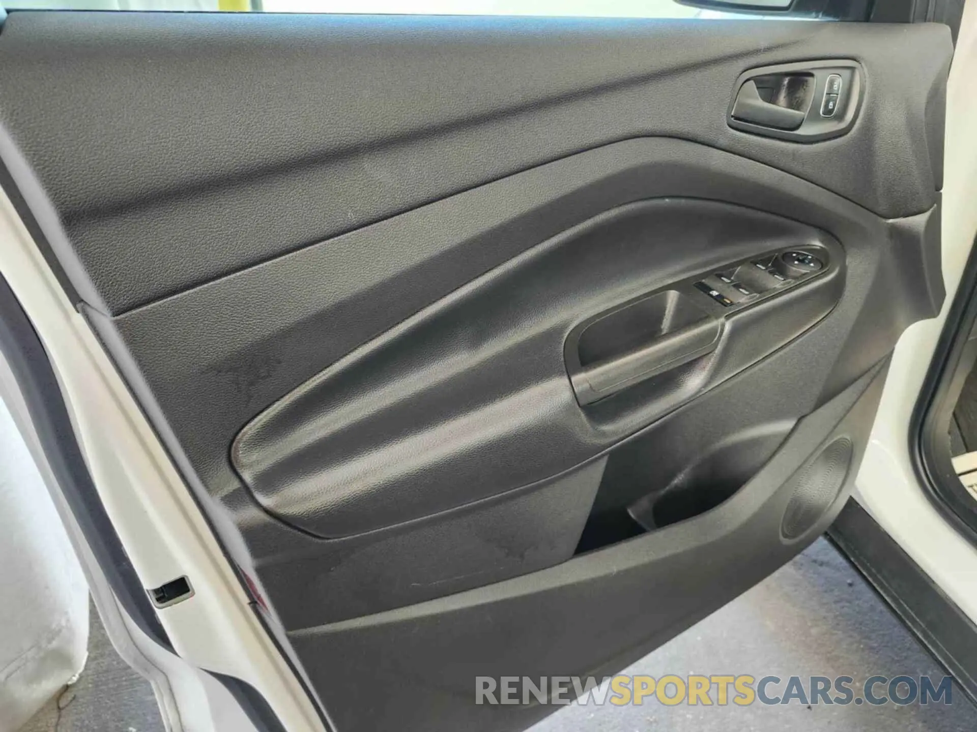 1 Photograph of a damaged car 1FMCU0F76KUC33507 FORD ESCAPE 2019