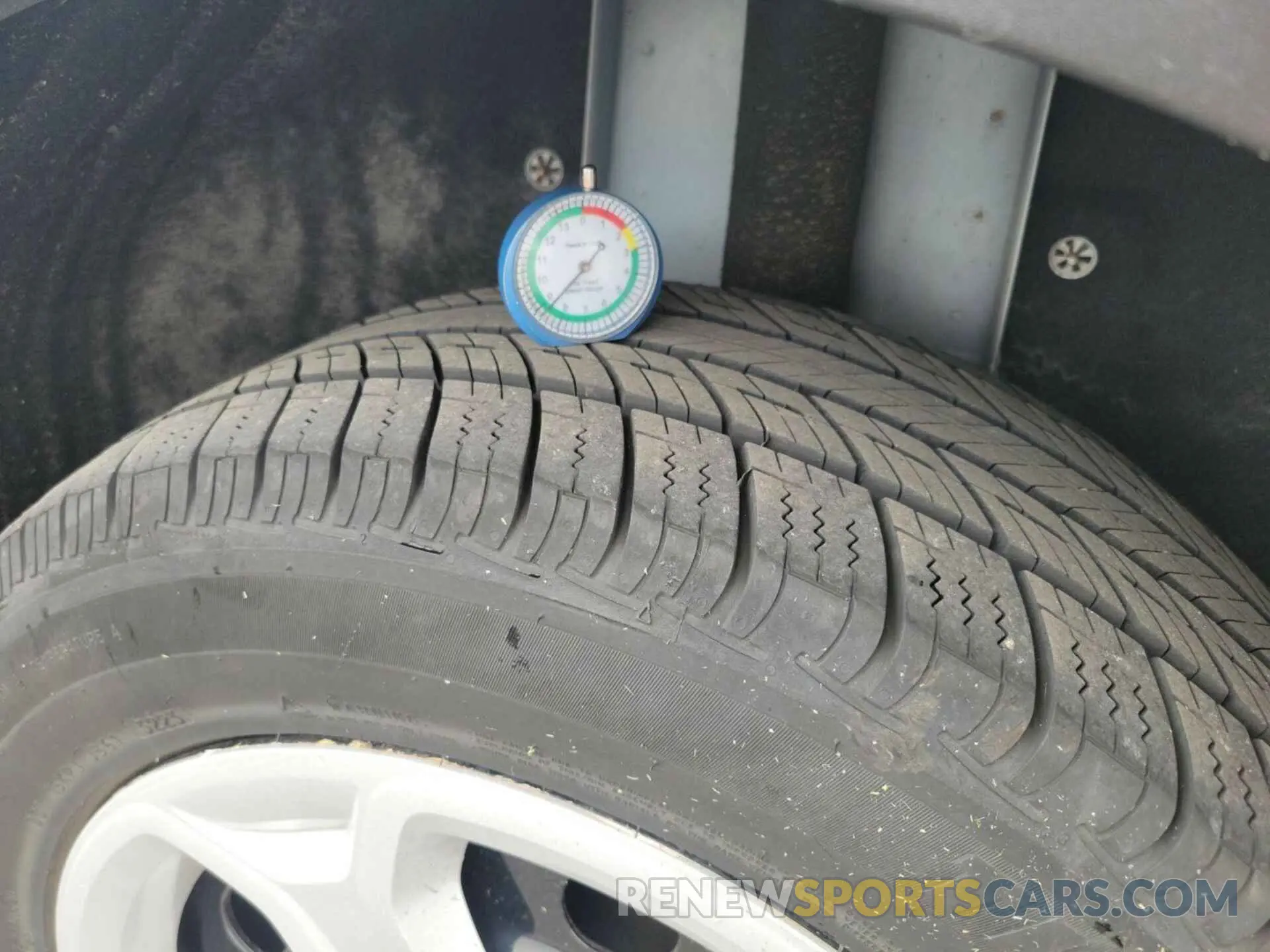 13 Photograph of a damaged car 1FMCU0F76KUC33507 FORD ESCAPE 2019