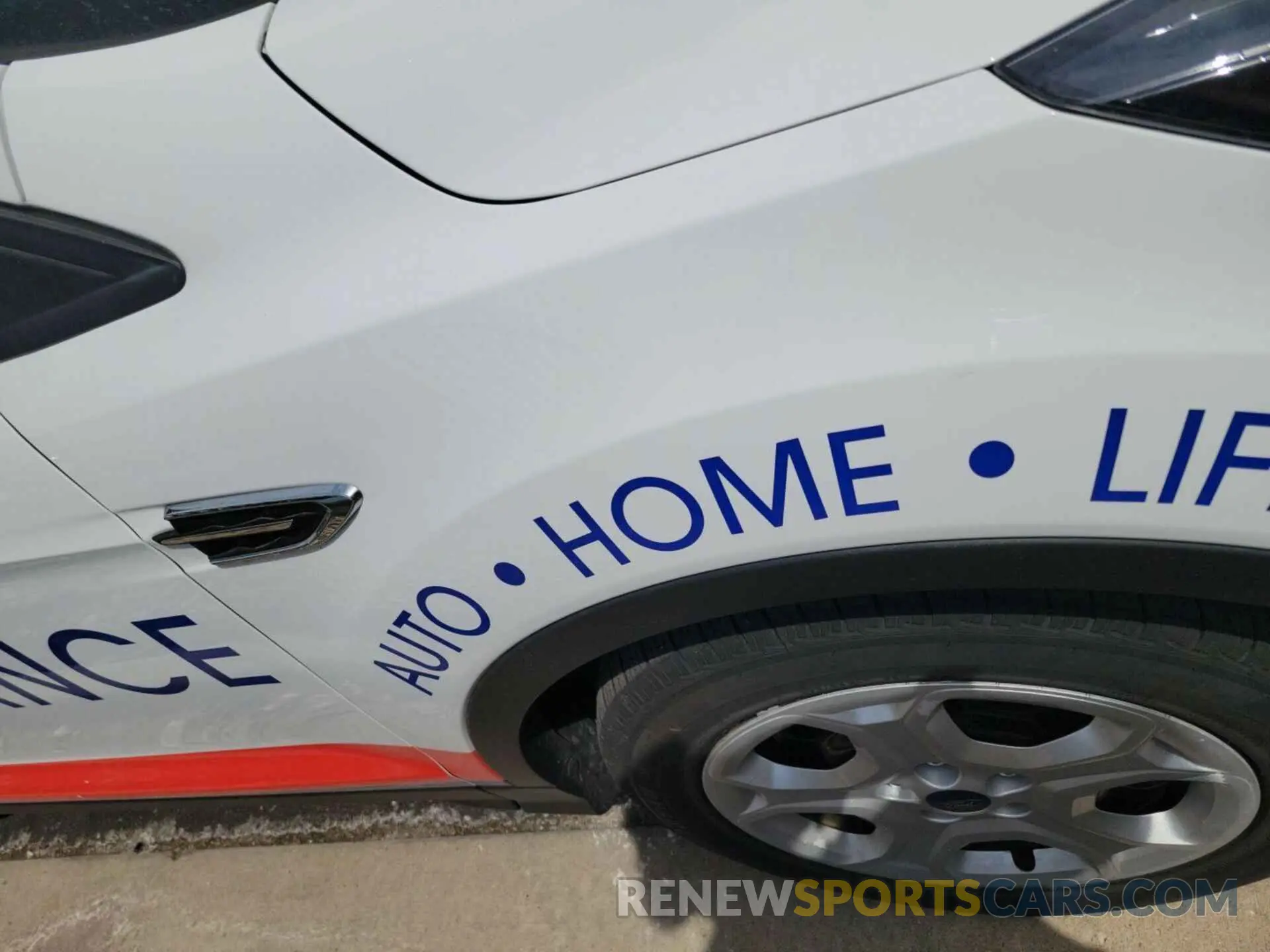 14 Photograph of a damaged car 1FMCU0F76KUC33507 FORD ESCAPE 2019
