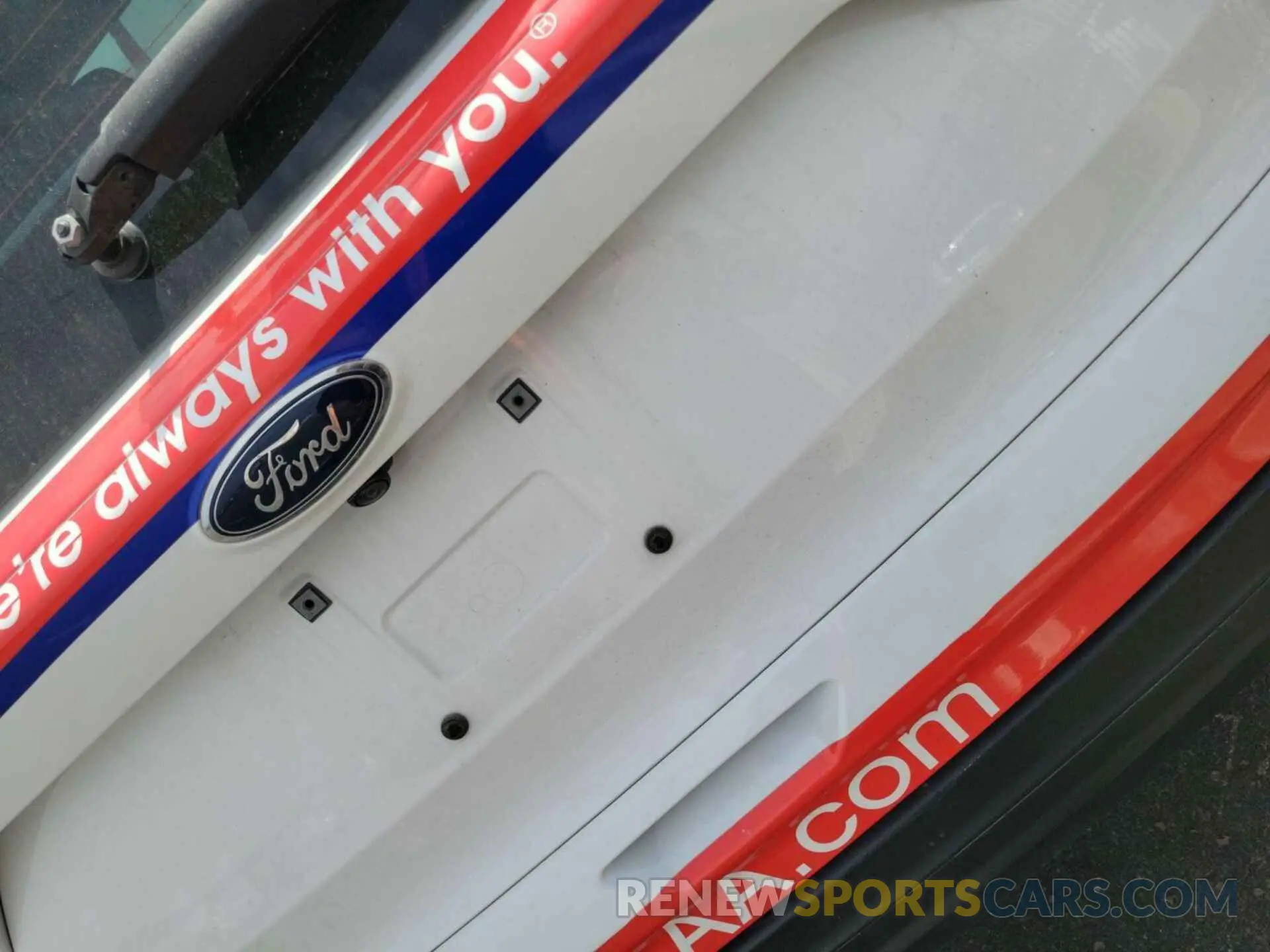 32 Photograph of a damaged car 1FMCU0F76KUC33507 FORD ESCAPE 2019