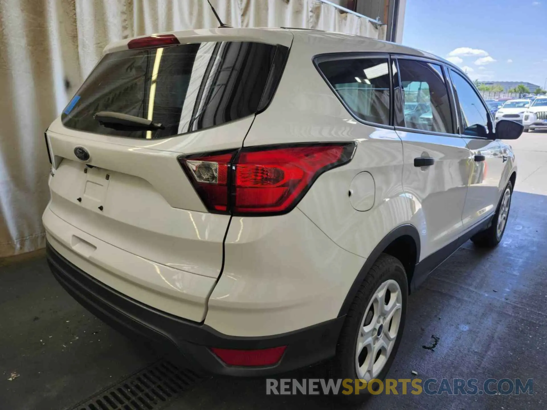 37 Photograph of a damaged car 1FMCU0F76KUC33507 FORD ESCAPE 2019