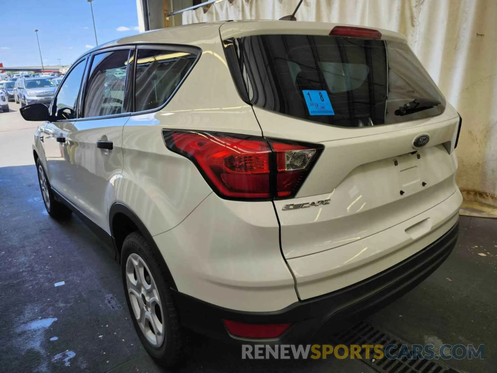4 Photograph of a damaged car 1FMCU0F76KUC33507 FORD ESCAPE 2019