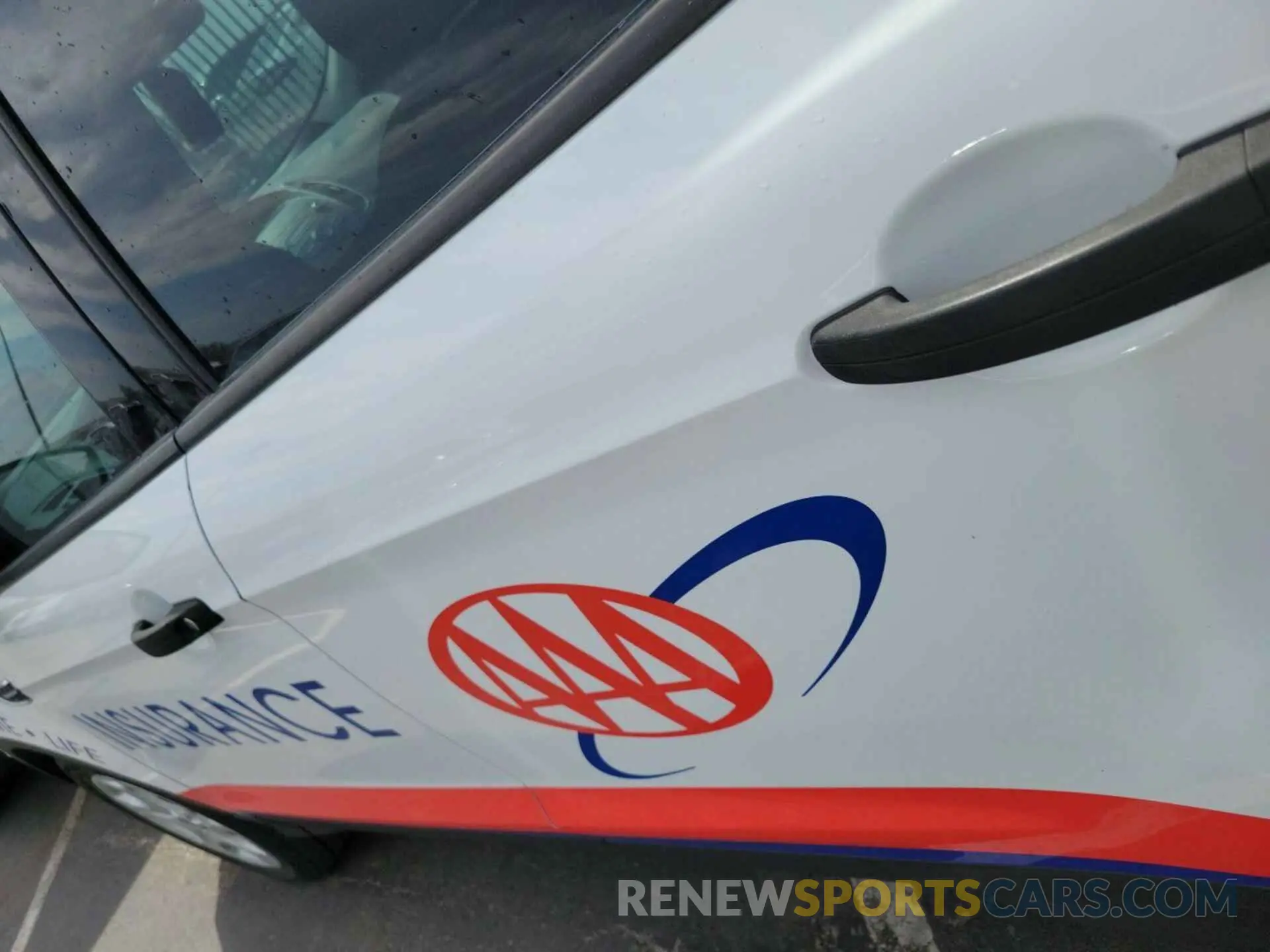 8 Photograph of a damaged car 1FMCU0F76KUC33507 FORD ESCAPE 2019