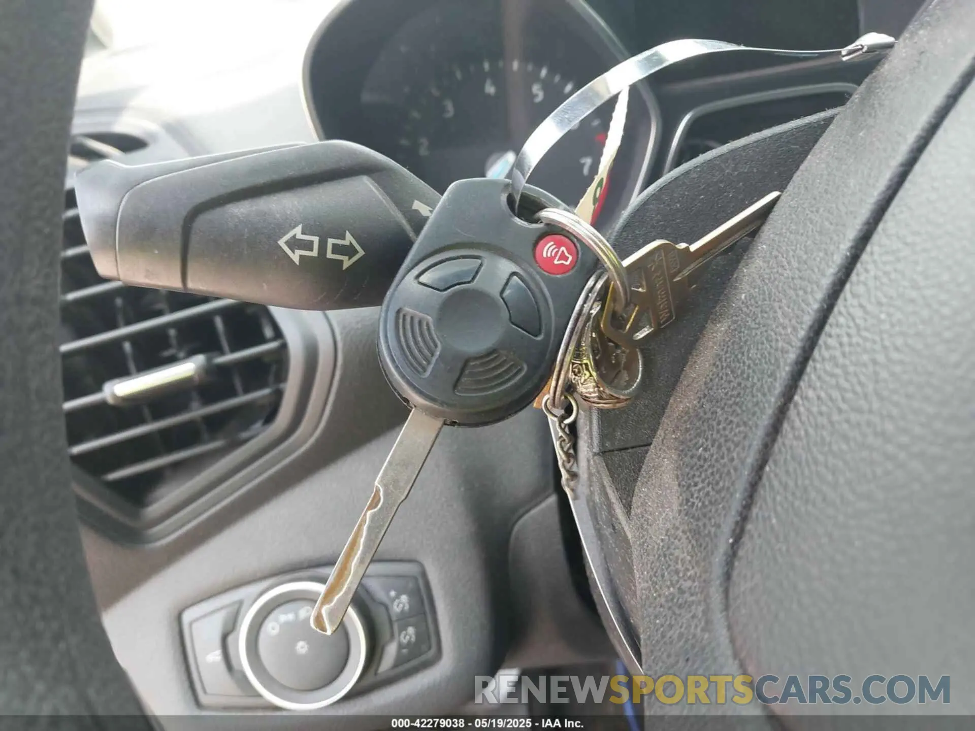 11 Photograph of a damaged car 1FMCU0F76KUC35970 FORD ESCAPE 2019
