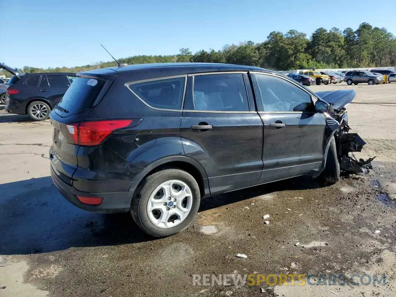 3 Photograph of a damaged car 1FMCU0F76KUC44779 FORD ESCAPE 2019