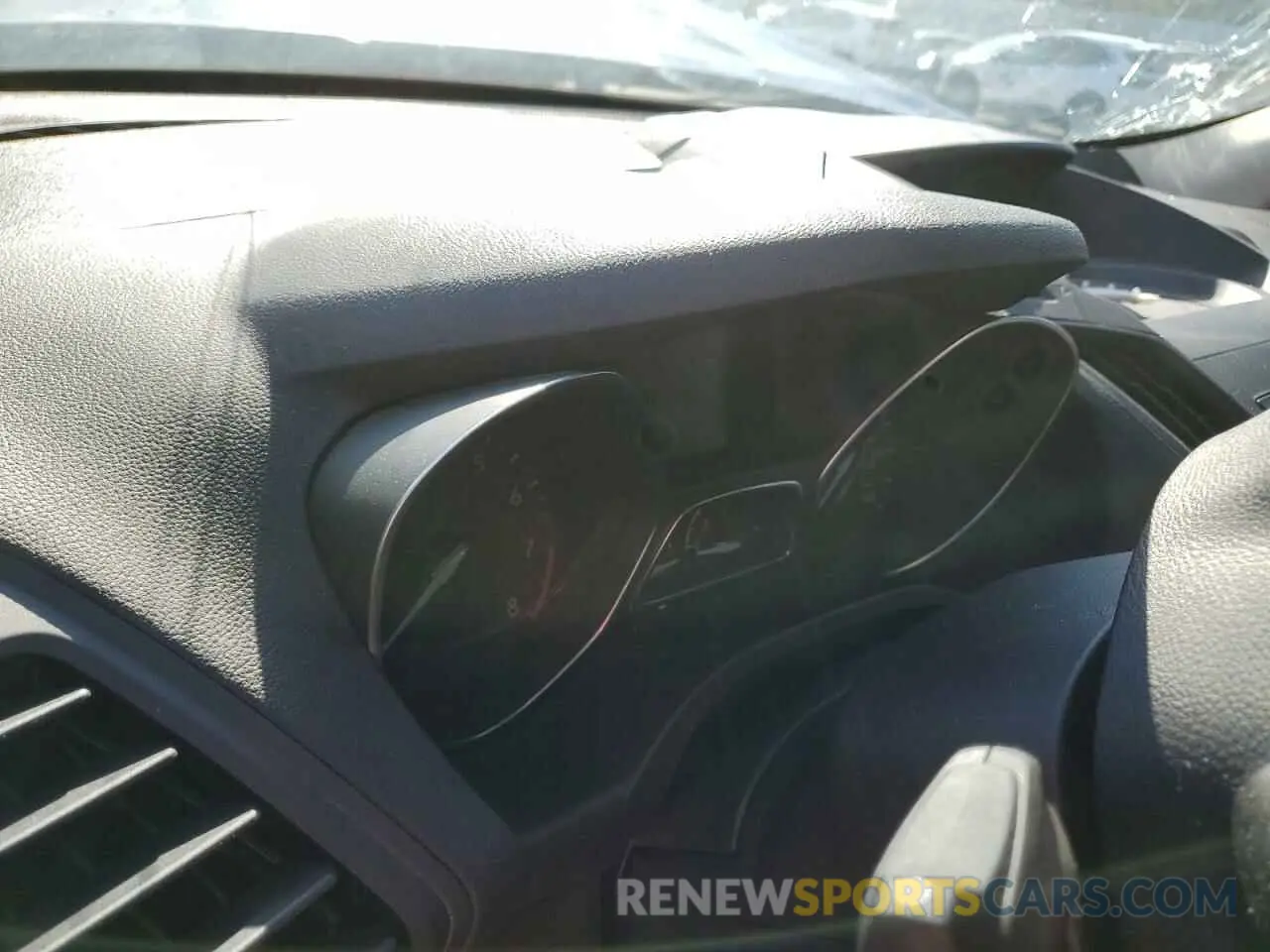 9 Photograph of a damaged car 1FMCU0F76KUC44779 FORD ESCAPE 2019